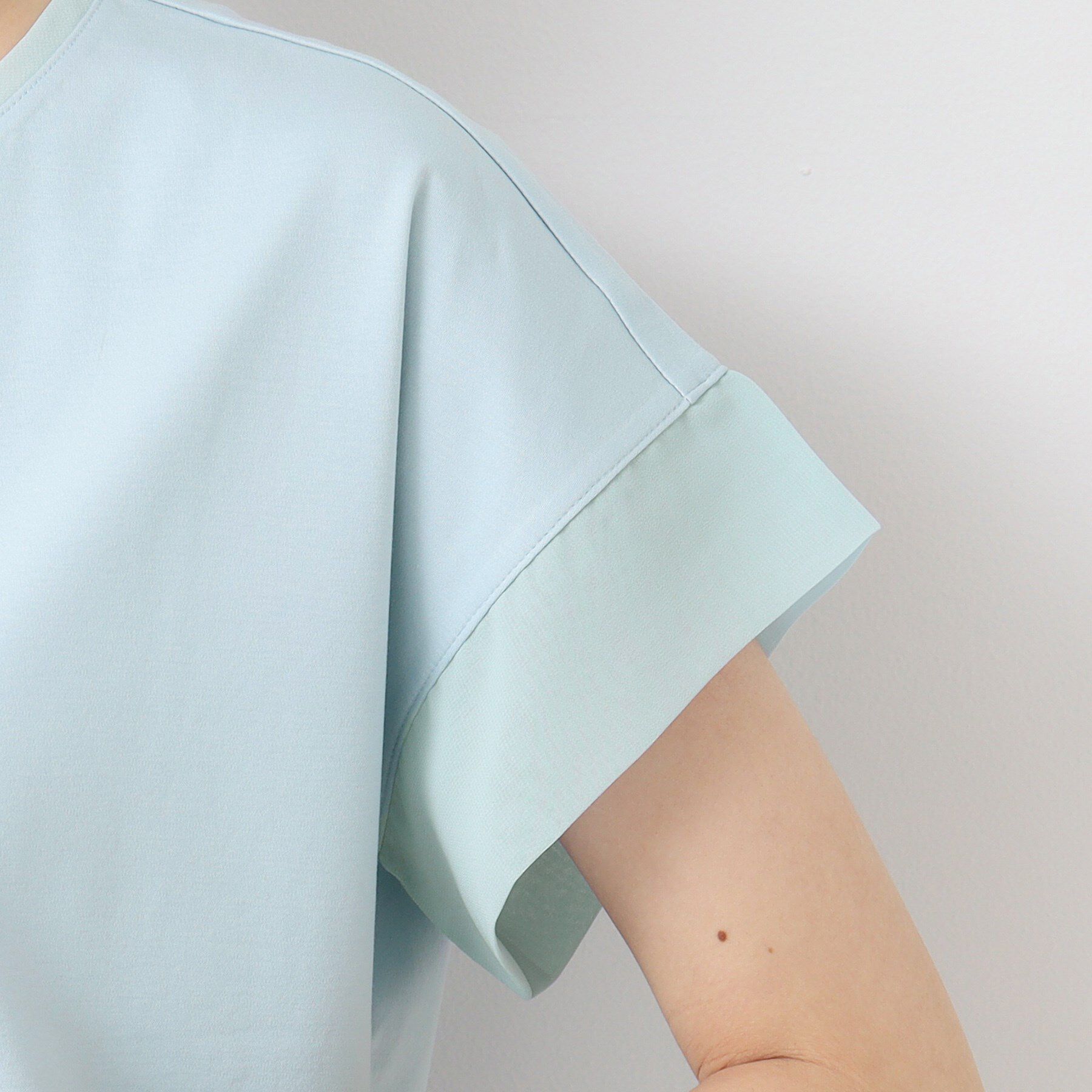 Dessin「【シリーズ累計8万枚！選べる5サイズ/6色展開/洗える】美光沢カットソー【オンにもオフにもちょうどい」|Tシャツ・カットソー|