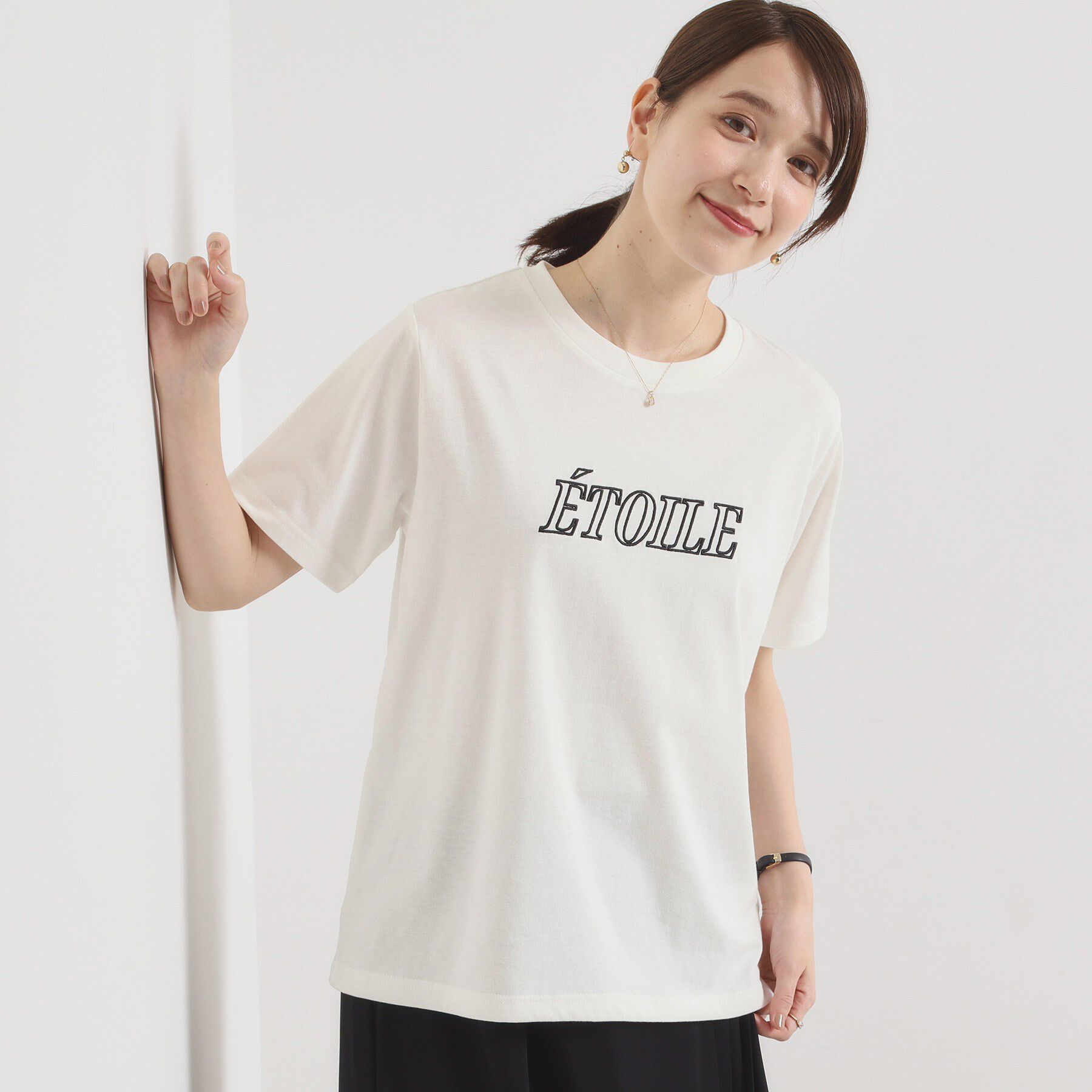 ITS&rsquo;DEMO「【手洗い可】刺繍ロゴTシャツ」|Tシャツ・カットソー|オフホワイト(003