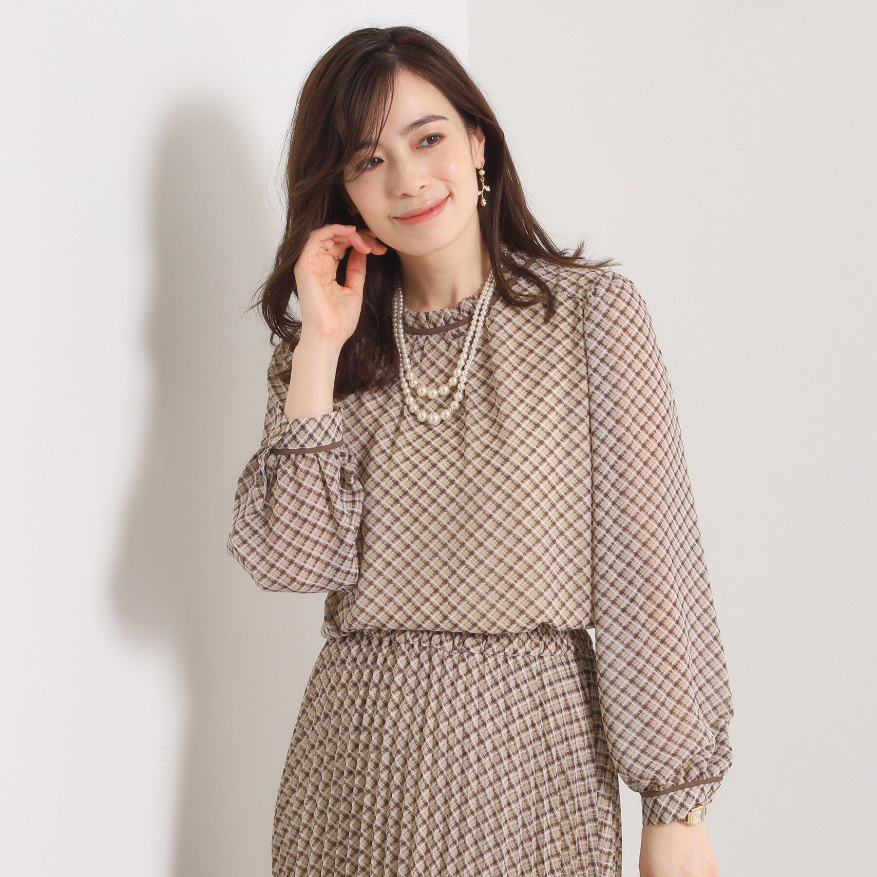 ITS&rsquo;DEMO「【手洗い可／セットアップ可】チェックスタンドフリルブラウス」|シャツ・ブラウス|ベージュ(152)
