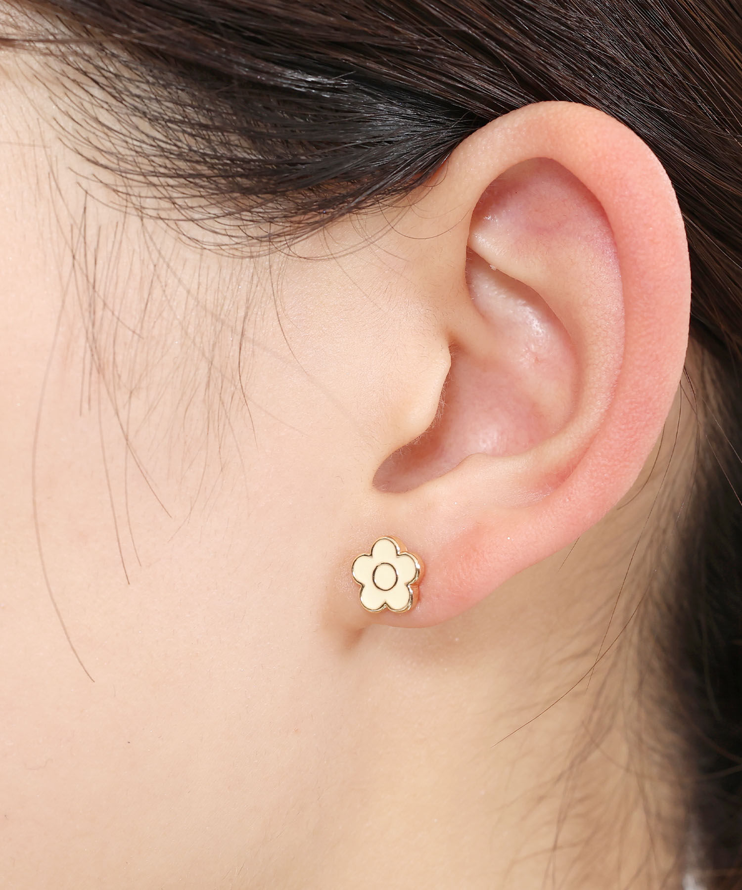 MARY QUANT「ミニデイジーエポ ピアス」|ピアス|ホワイト