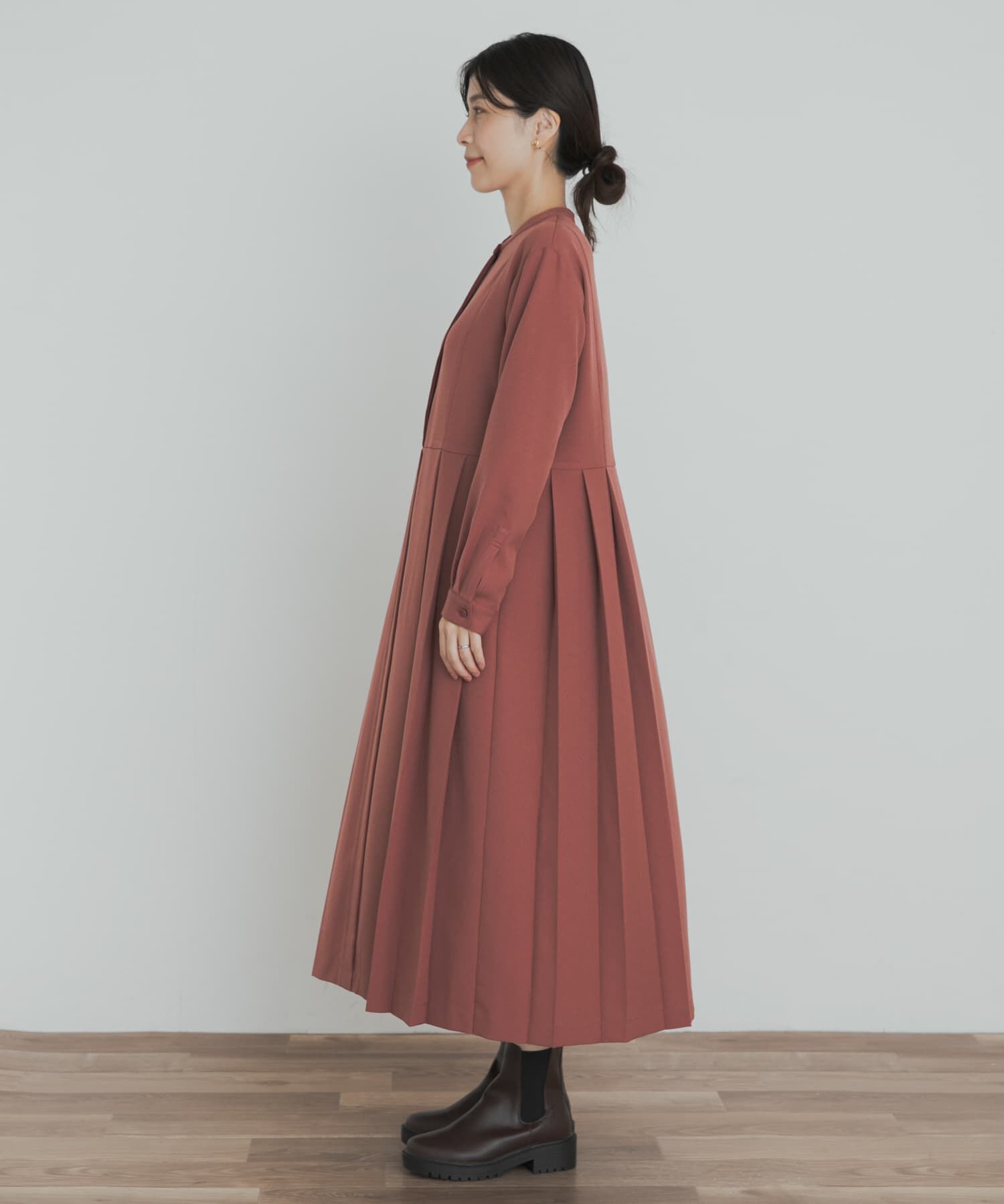 URBAN RESEARCH DOORS「『一部WEB限定カラー』『UR TECH SMOOTHLUXE』サイドプリーツ切替ワンピース」|ワンピース|