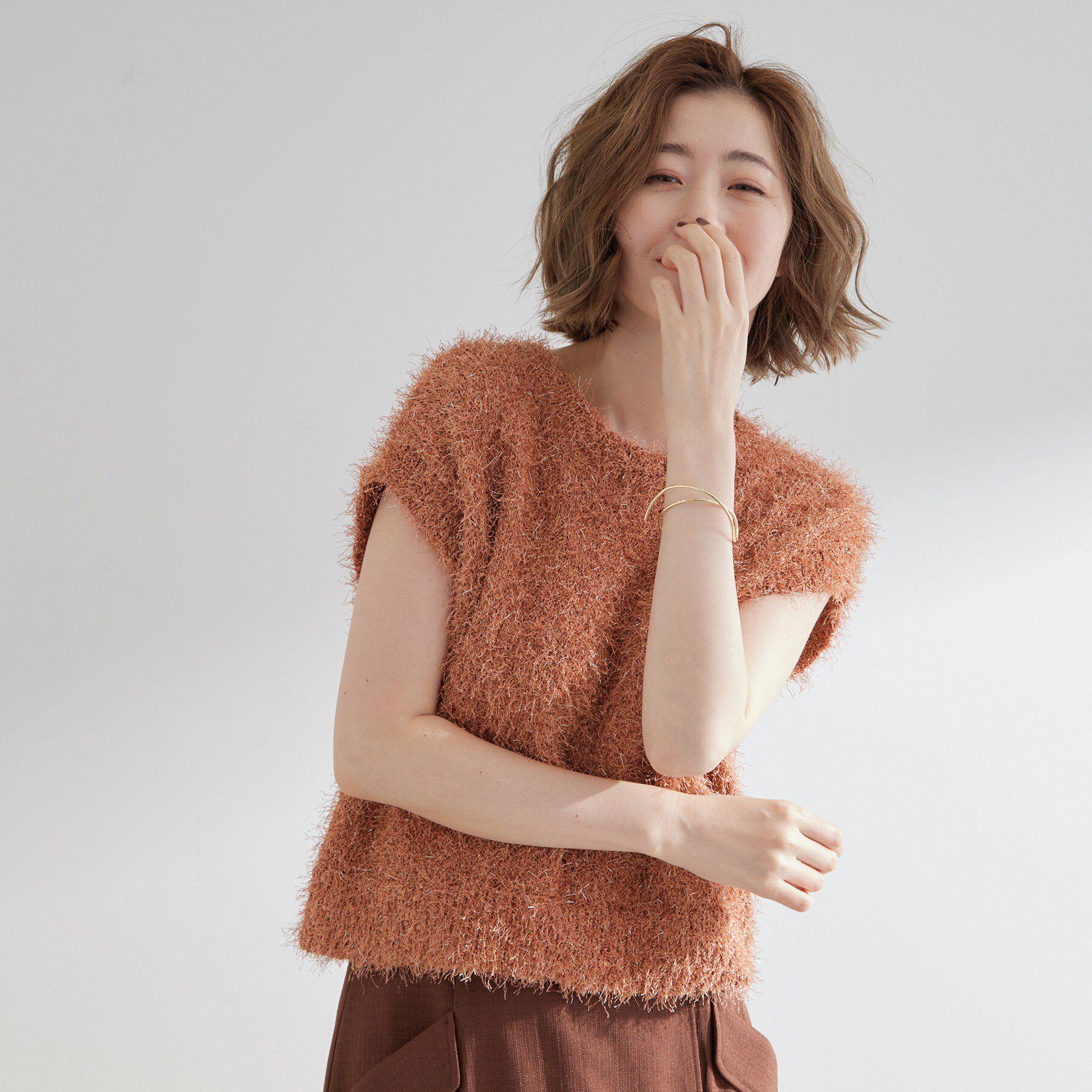 grove「夏の余韻と秋の気配をつなぐ　ラメフェザーニットベスト」|ニット・セーター|