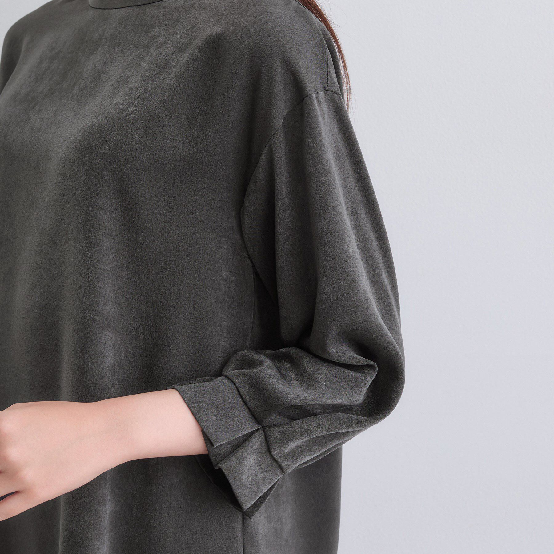 INDIVI「【セットアップ可能】スエード調サテンブラウス」|シャツ・ブラウス|