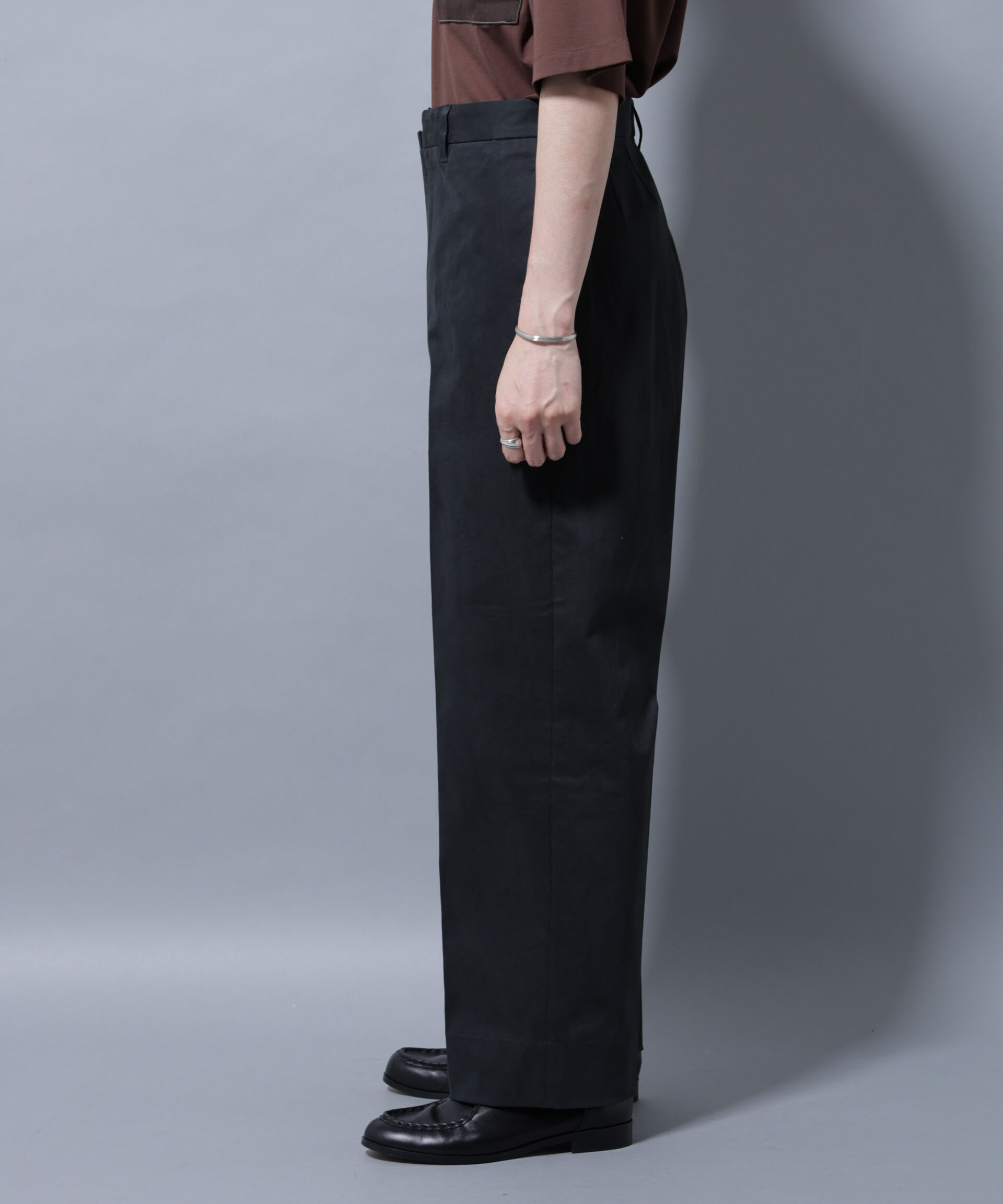 nano･universe「ピーチサテン ストレートフィット トラウザーズ」|チノ|