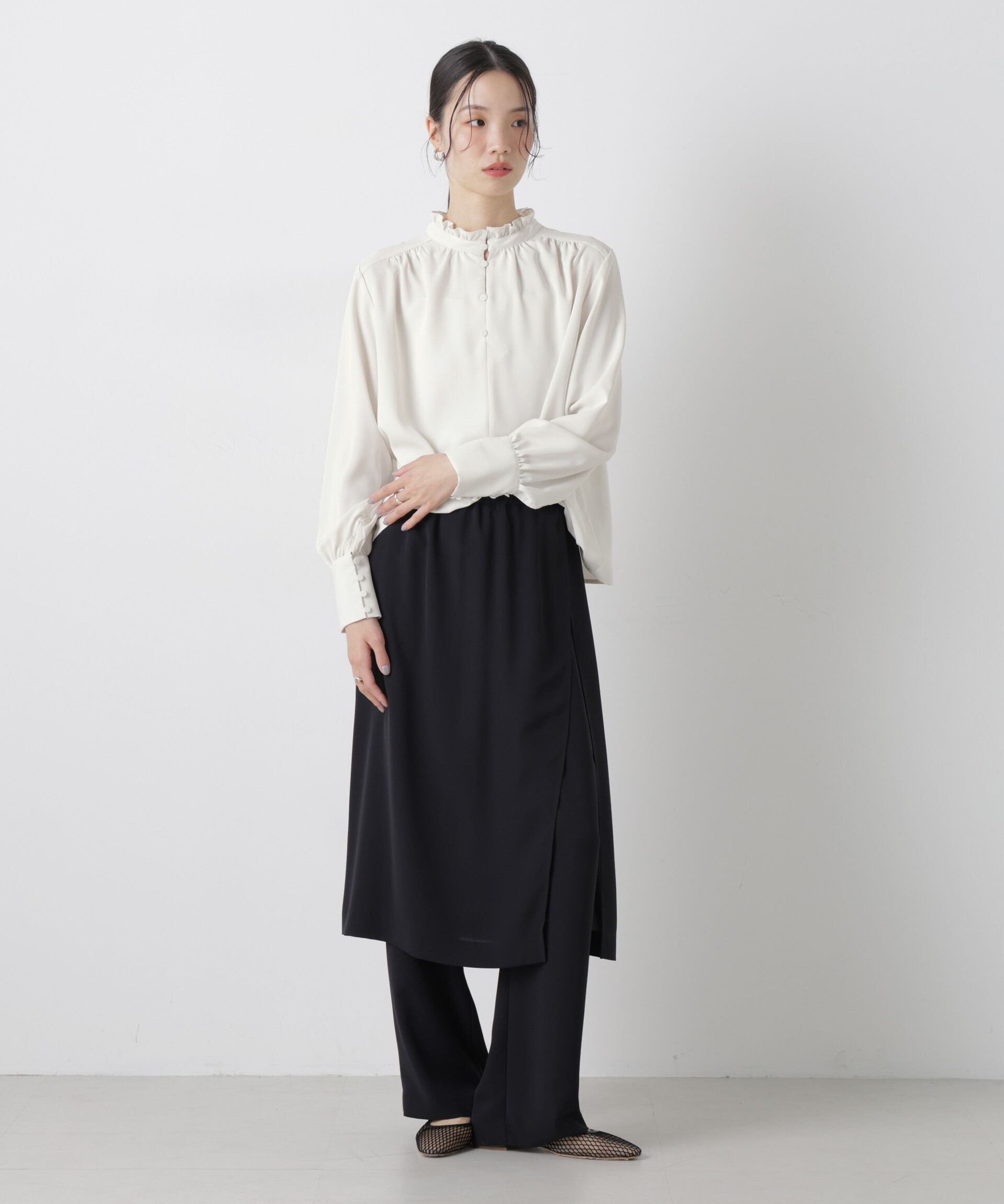 nano･universe「前後2wayスタンドカラーギャザーブラウス」|シャツ・ブラウス|