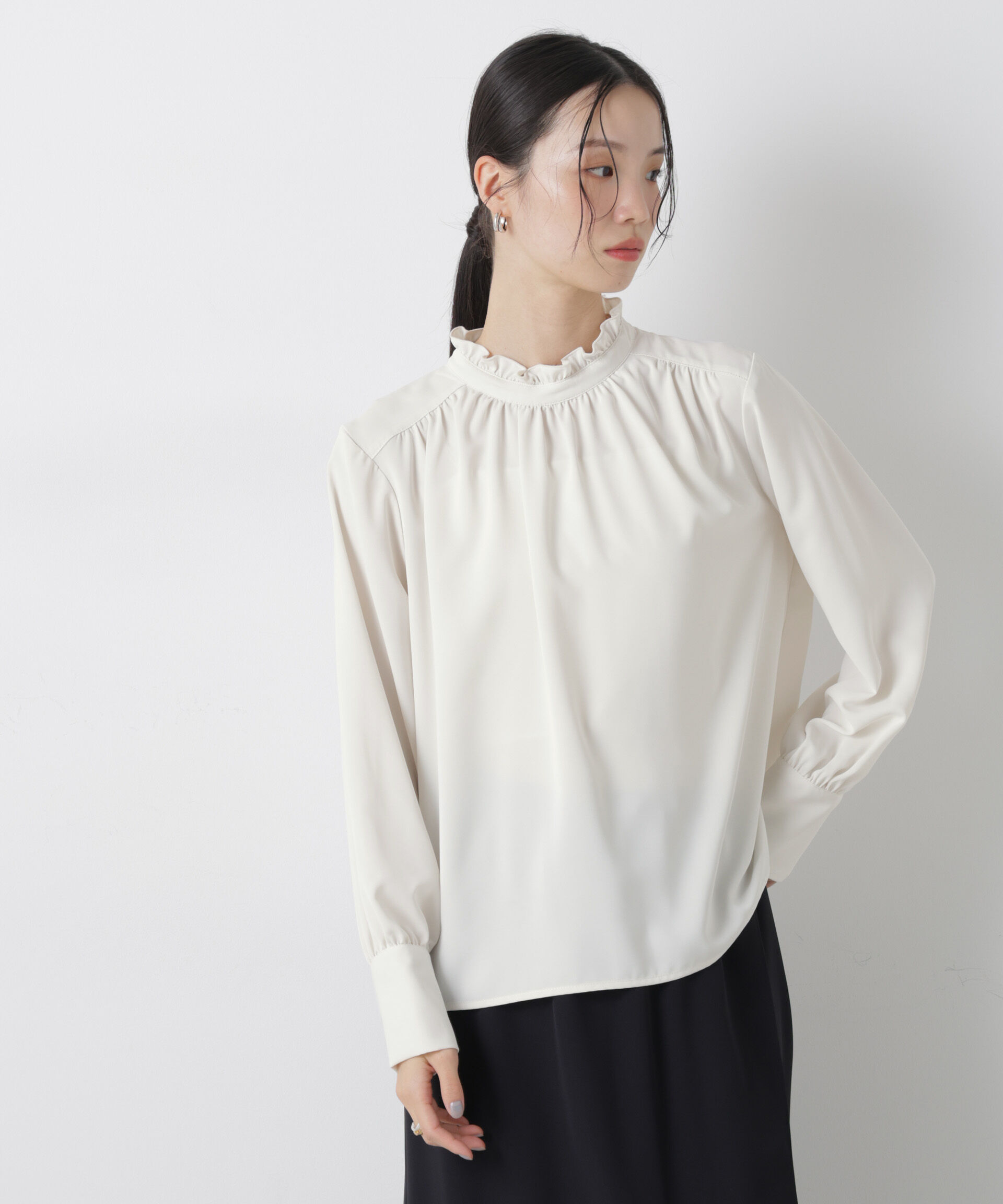 nano･universe「前後2wayスタンドカラーギャザーブラウス」|シャツ・ブラウス|