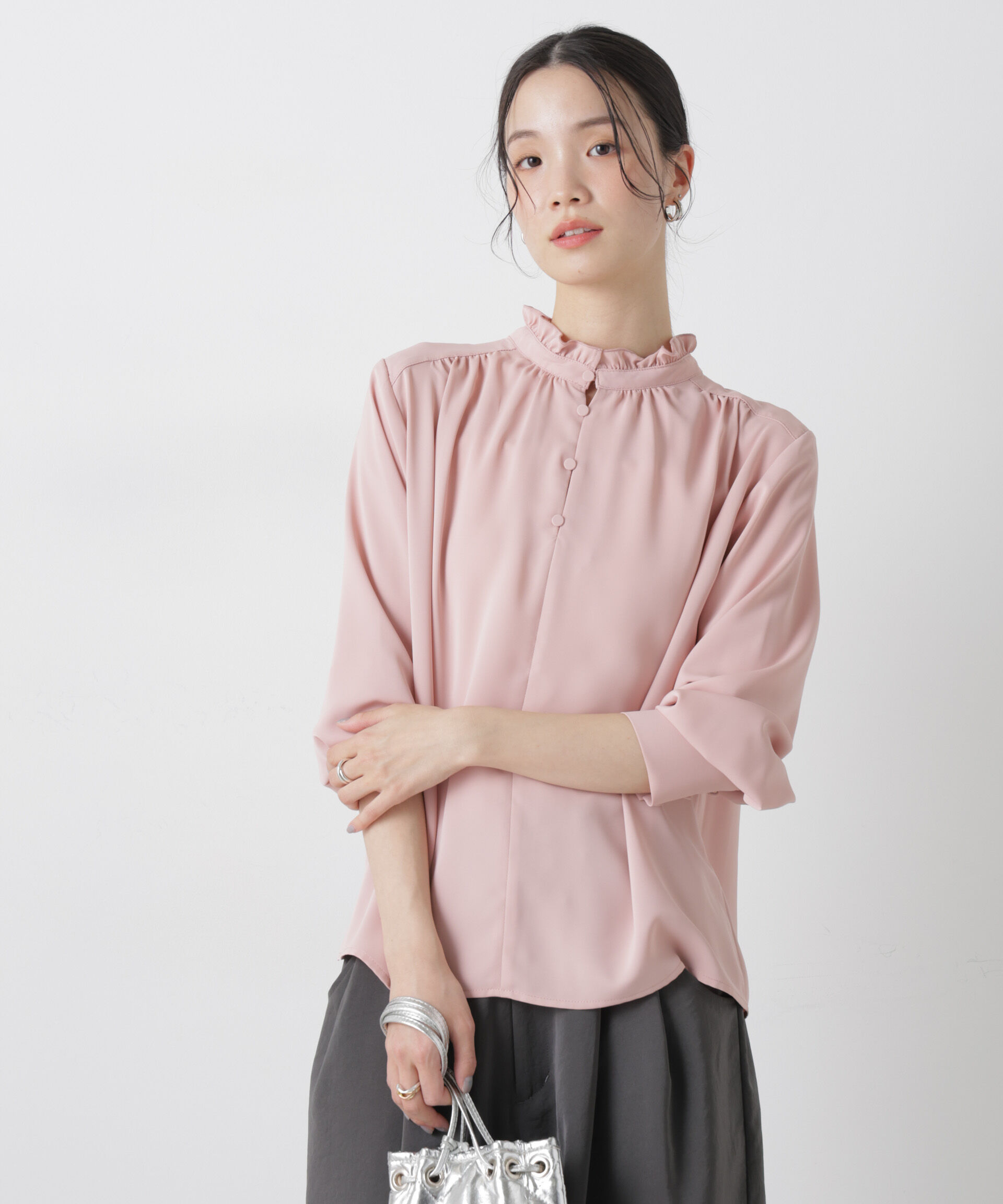 nano･universe「前後2wayスタンドカラーギャザーブラウス」|シャツ・ブラウス|