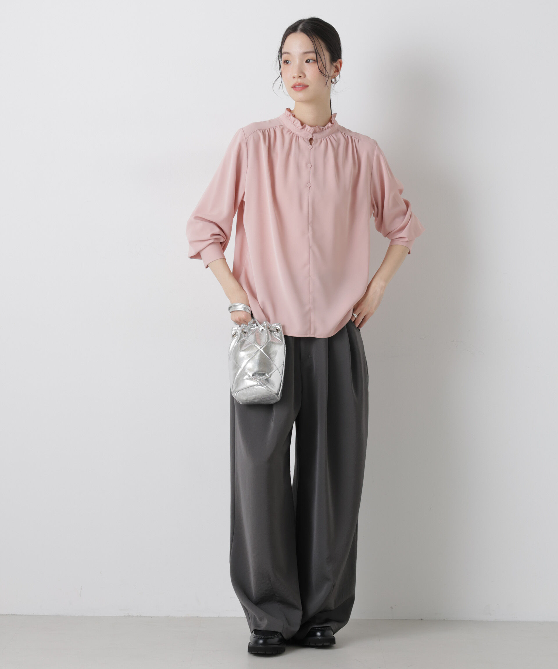 nano･universe「前後2wayスタンドカラーギャザーブラウス」|シャツ・ブラウス|