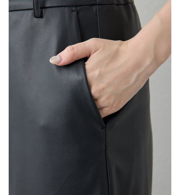  「レザーライクパンツ」|チノ|