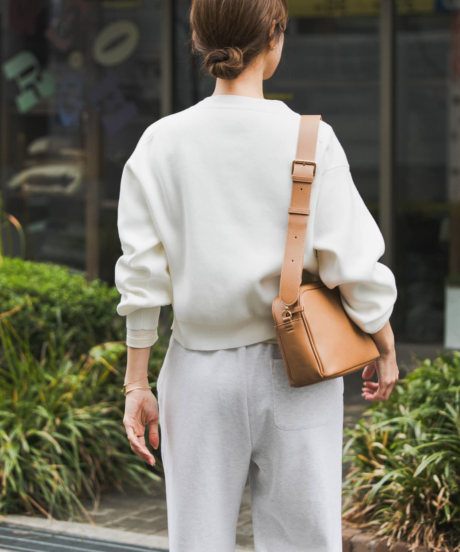 URBAN RESEARCH DOORS「『仁村紗和さん着用』『UR TECH Renew Knit』VネックZIPカーディガン」|カーディガン|