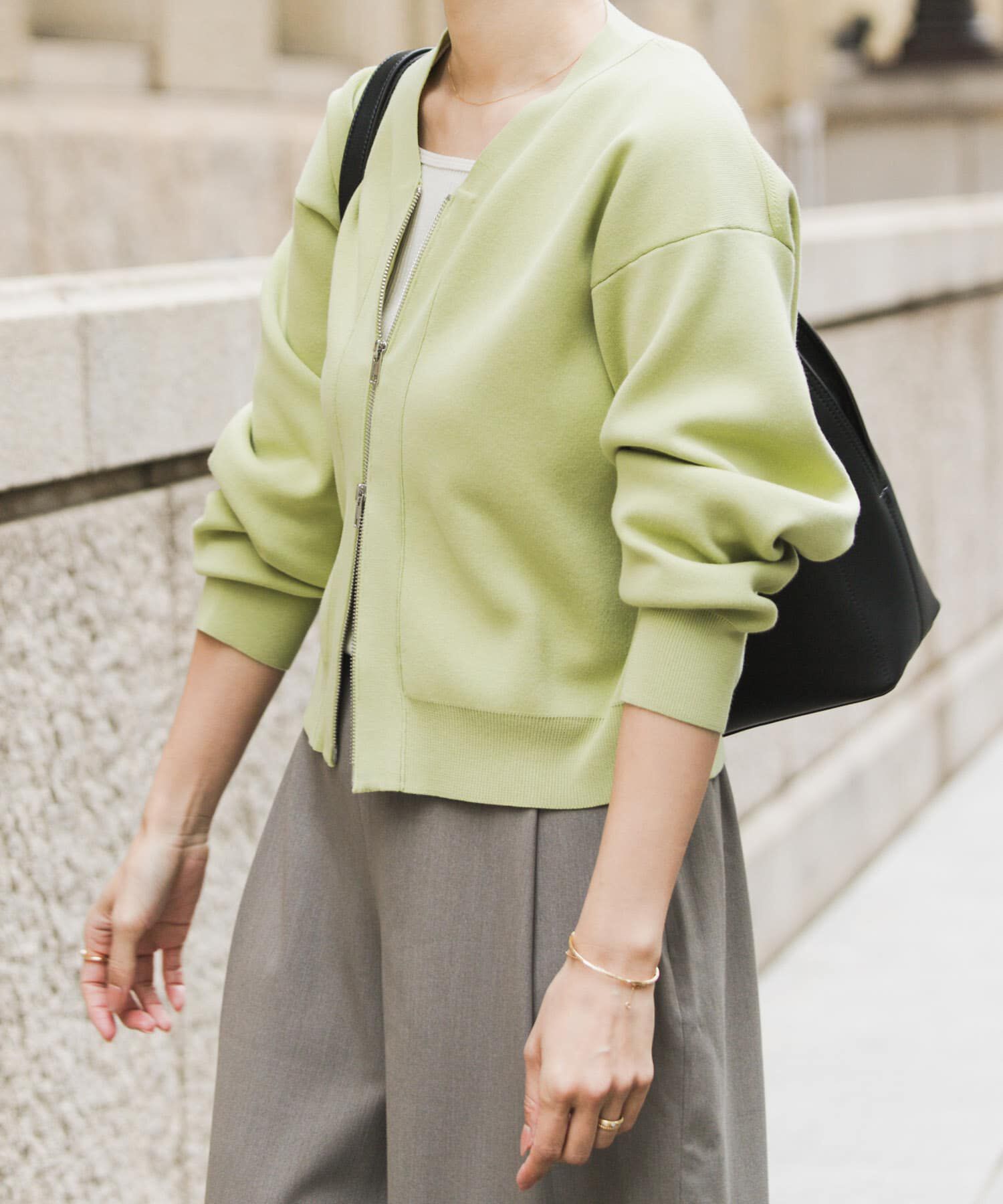 URBAN RESEARCH DOORS「『仁村紗和さん着用』『UR TECH Renew Knit』VネックZIPカーディガン」|カーディガン|