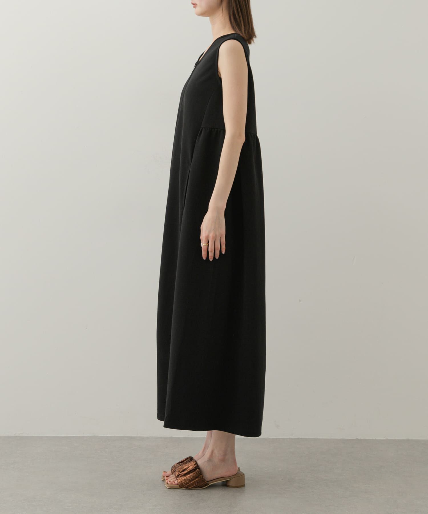 SENSE OF PLACE by URBAN RESEARCH「ZIPVネックカットワンピース」|ワンピース|