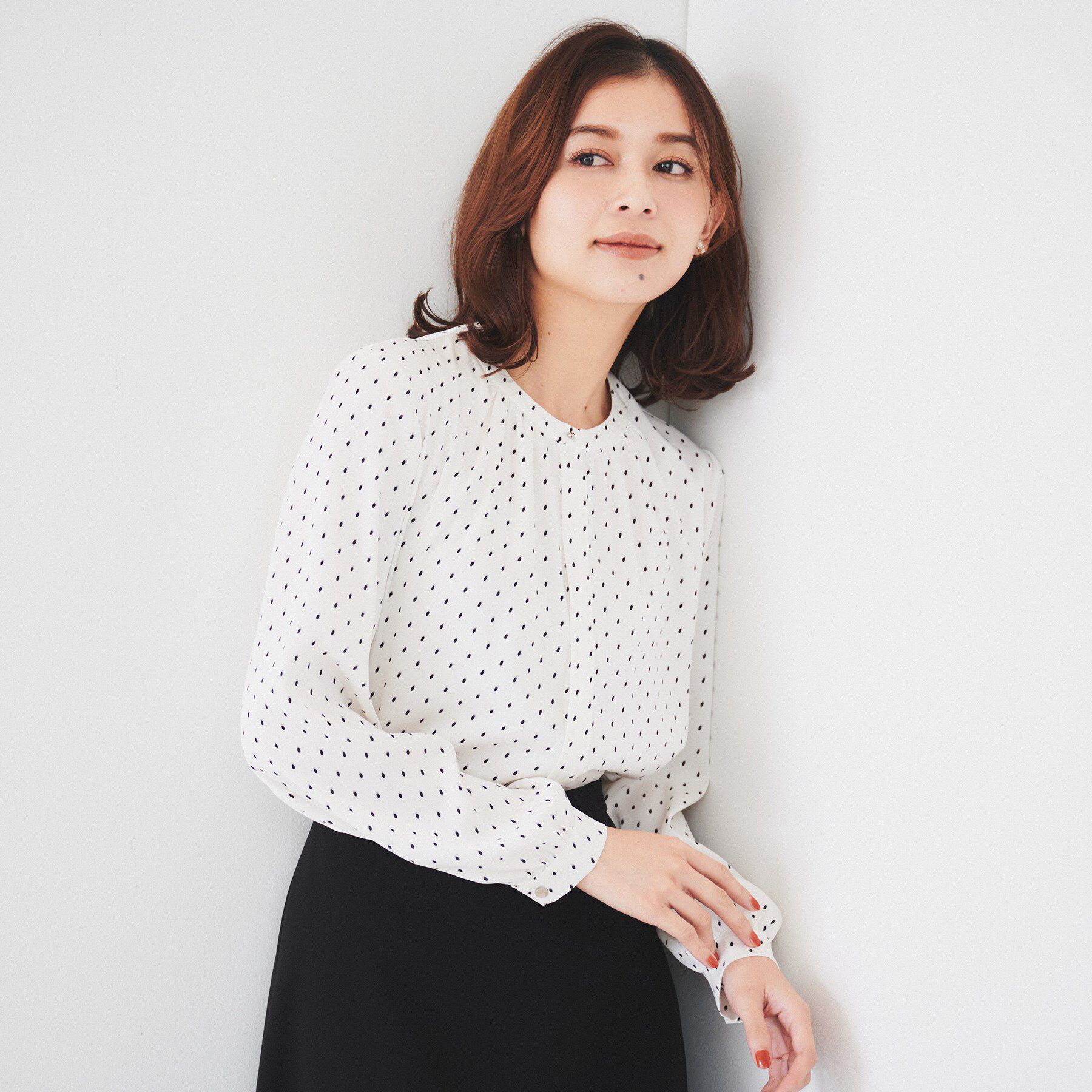 UNTITLED「【通勤】オーバルドットブラウス」|シャツ・ブラウス|オフホワイト(103