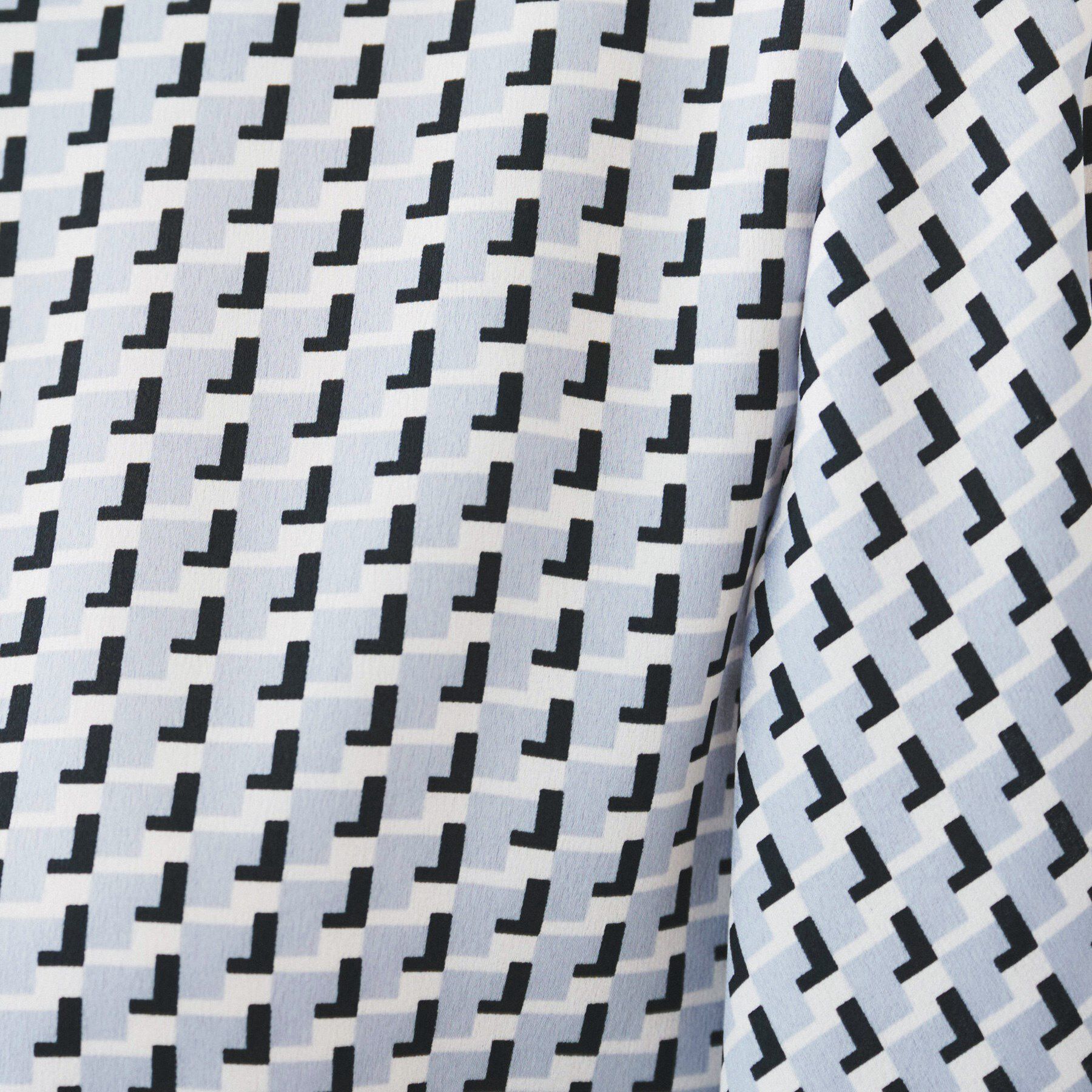 UNTITLED「【通勤/二の腕カバー】ジオメトリック柄 Vネックブラウス」|シャツ・ブラウス|