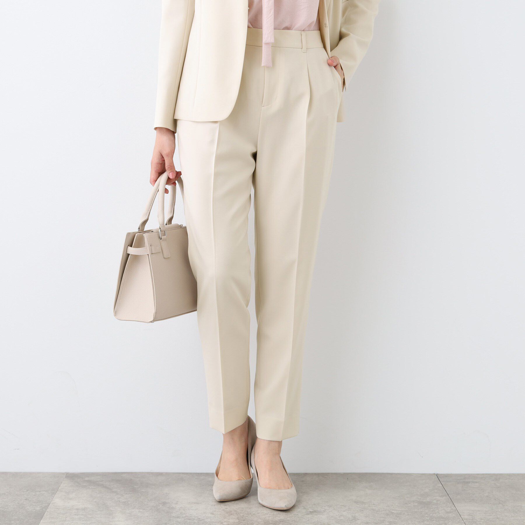 INDIVI「【洗える／UVケア／スーツ】ストレッチタックテーパードパンツ」|その他|アイボリー(004)