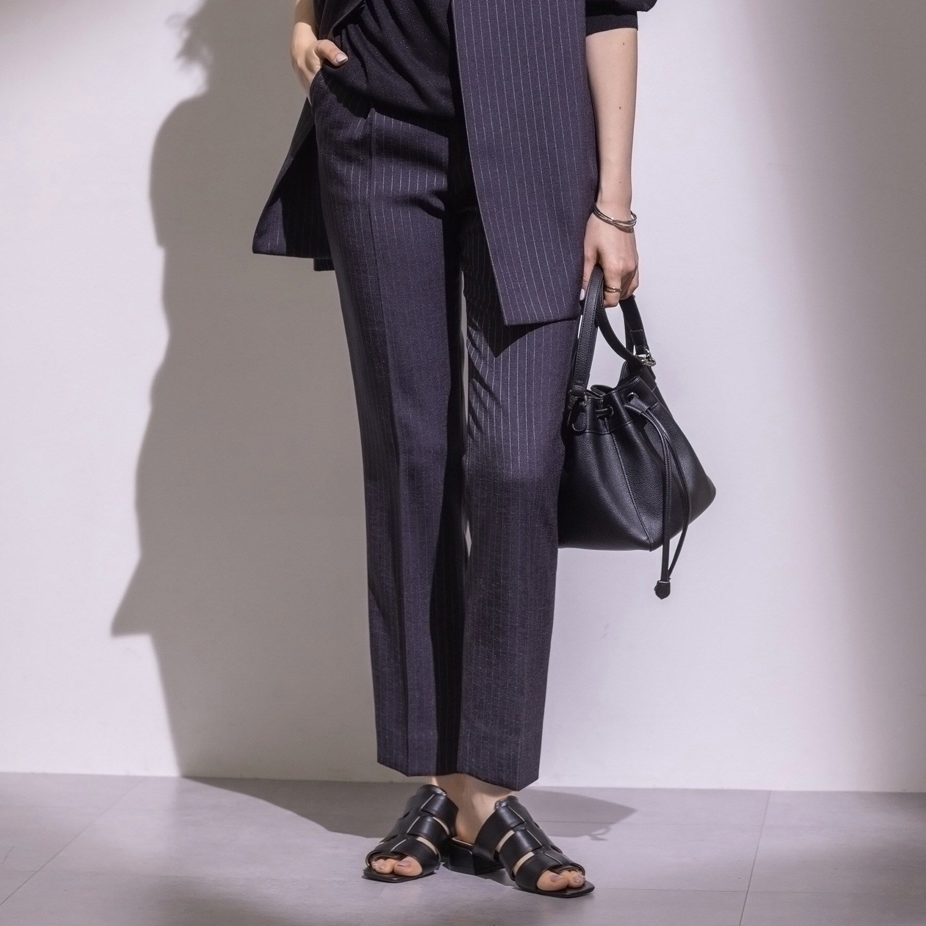 INDIVI「【こなれSETUP／ストライプ柄】リネンライクテーパードパンツ」|その他|チャコールグレー(3