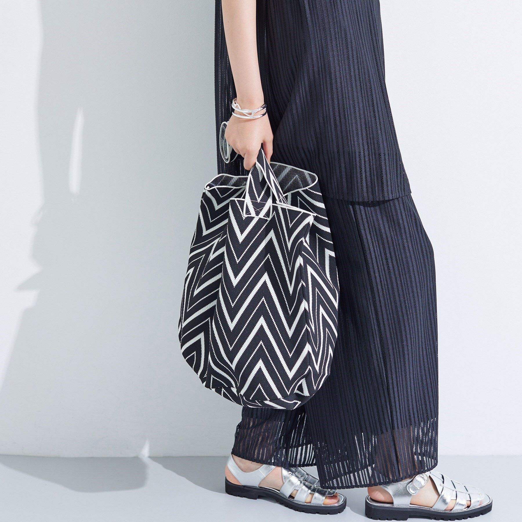 INDIVI「【選べる柄／WEB限定カラー】ビッグニットバッグ」|トートバッグ|ブラック(619)