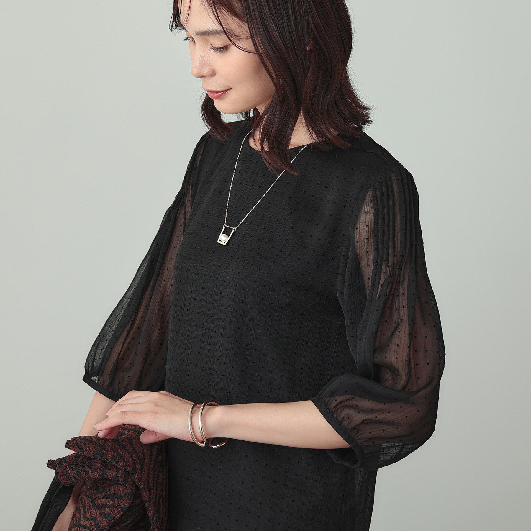 INDIVI「フロッキードットブラウス」|シャツ・ブラウス|ブラック(119)