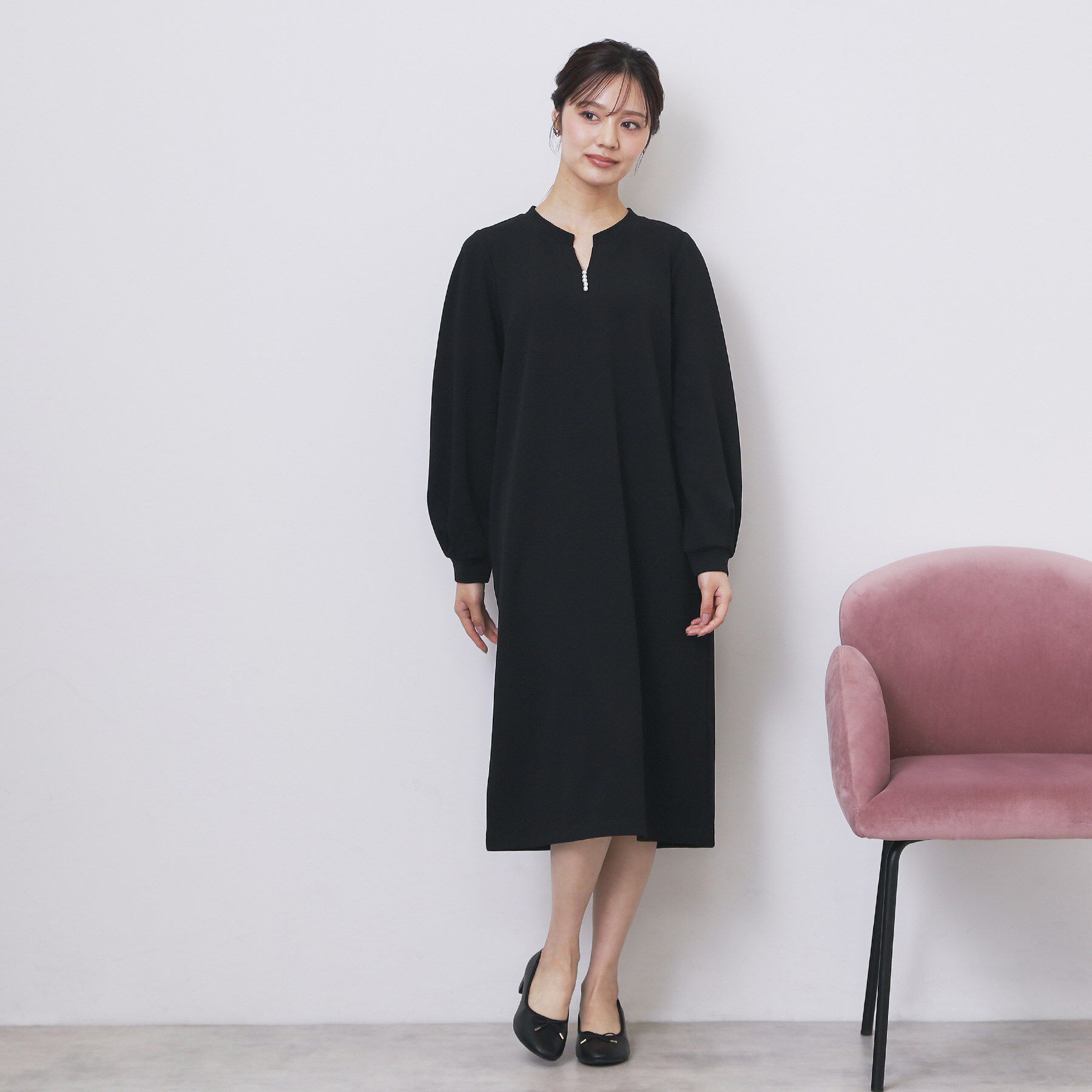 index「パール調ボタン付きキーネックワンピース【洗濯機OK】《S～3L》」|ワンピース|