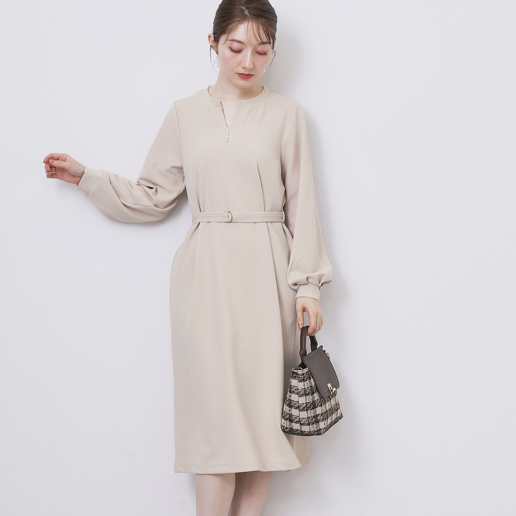 index「パール調ボタン付きキーネックワンピース【洗濯機OK】《S～3L》」|ワンピース|