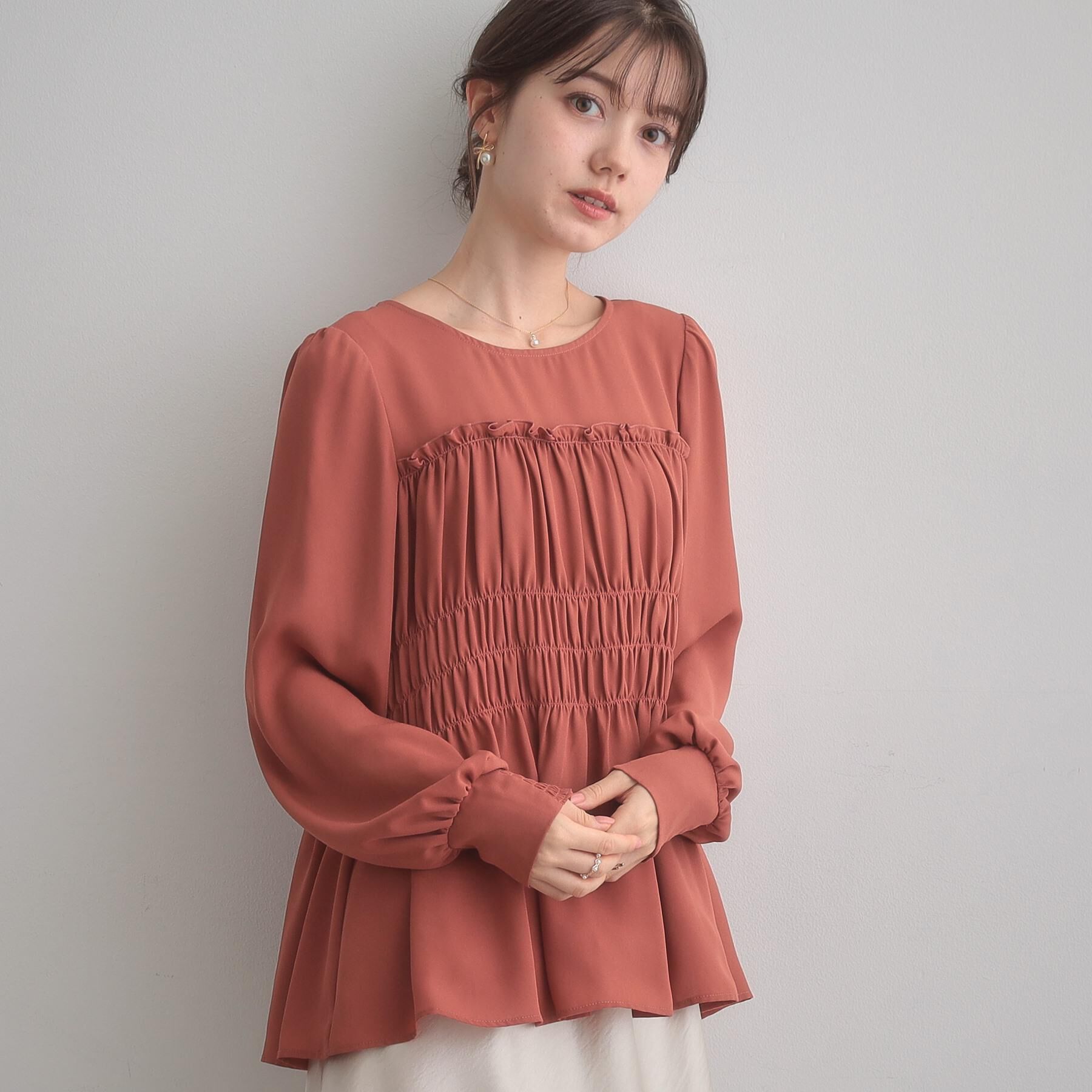 Couture broach「【マシンウォッシャブル・きれいめ・通勤】シャーリングチュニックブラウス」|シャツ・ブラウス|