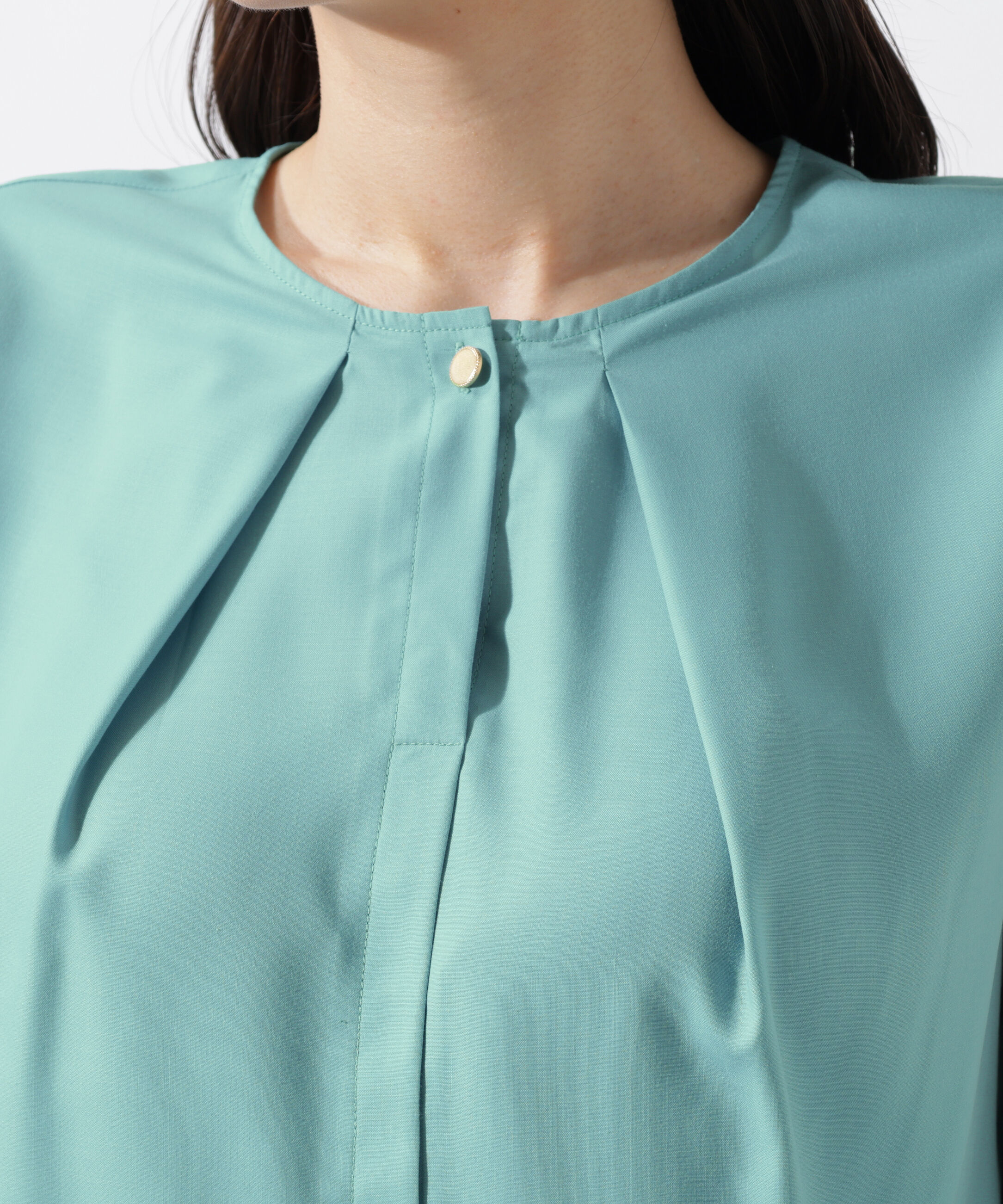  「メタルボタンクルーネックタックブラウス」|シャツ・ブラウス|