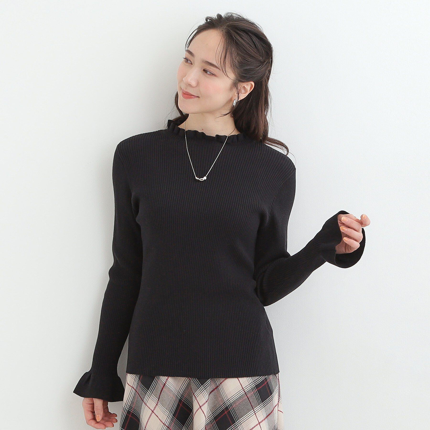 SHOO･LA･RUE「【洗濯機可/S-LL】お袖と襟のフリルで大人上品 やわらかリブニット」|ニット・セーター|