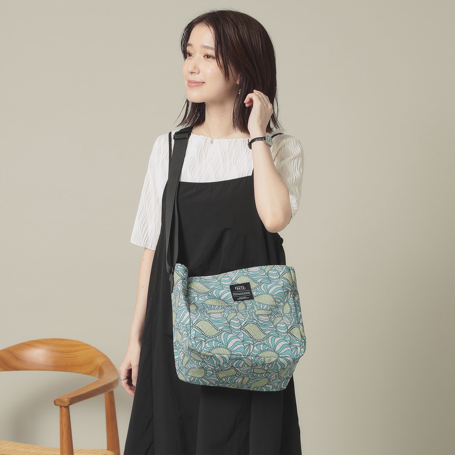 ITS&rsquo;DEMO「【A4対応】ラタ折り畳みショルダー」|ショルダー・メッセンジャー|