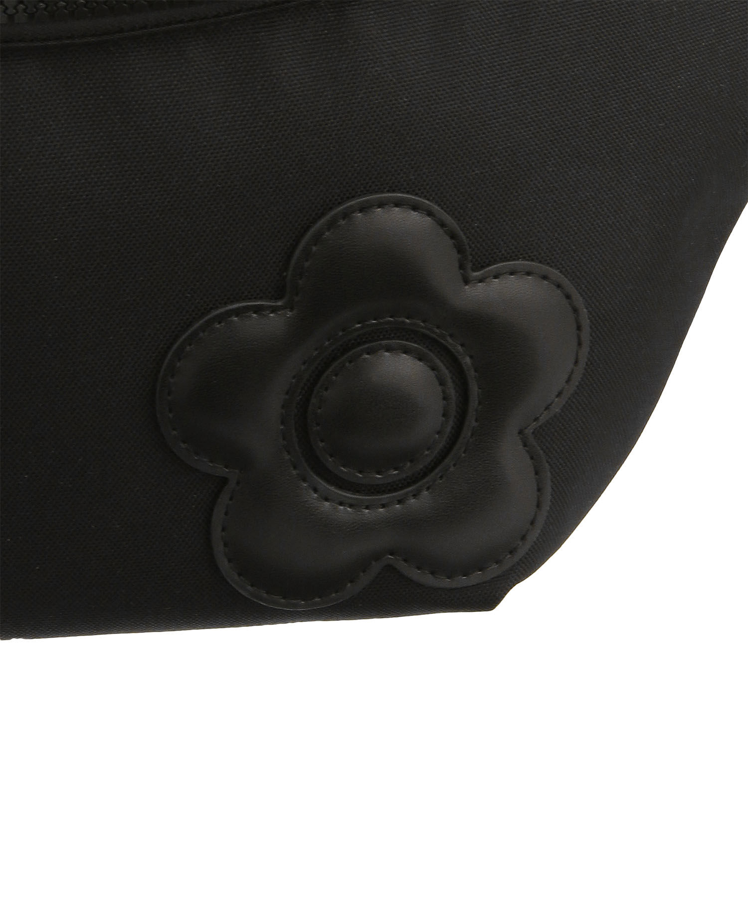 MARY QUANT「デイジーパッチライト ボディバッグ」|ショルダー・メッセンジャー|