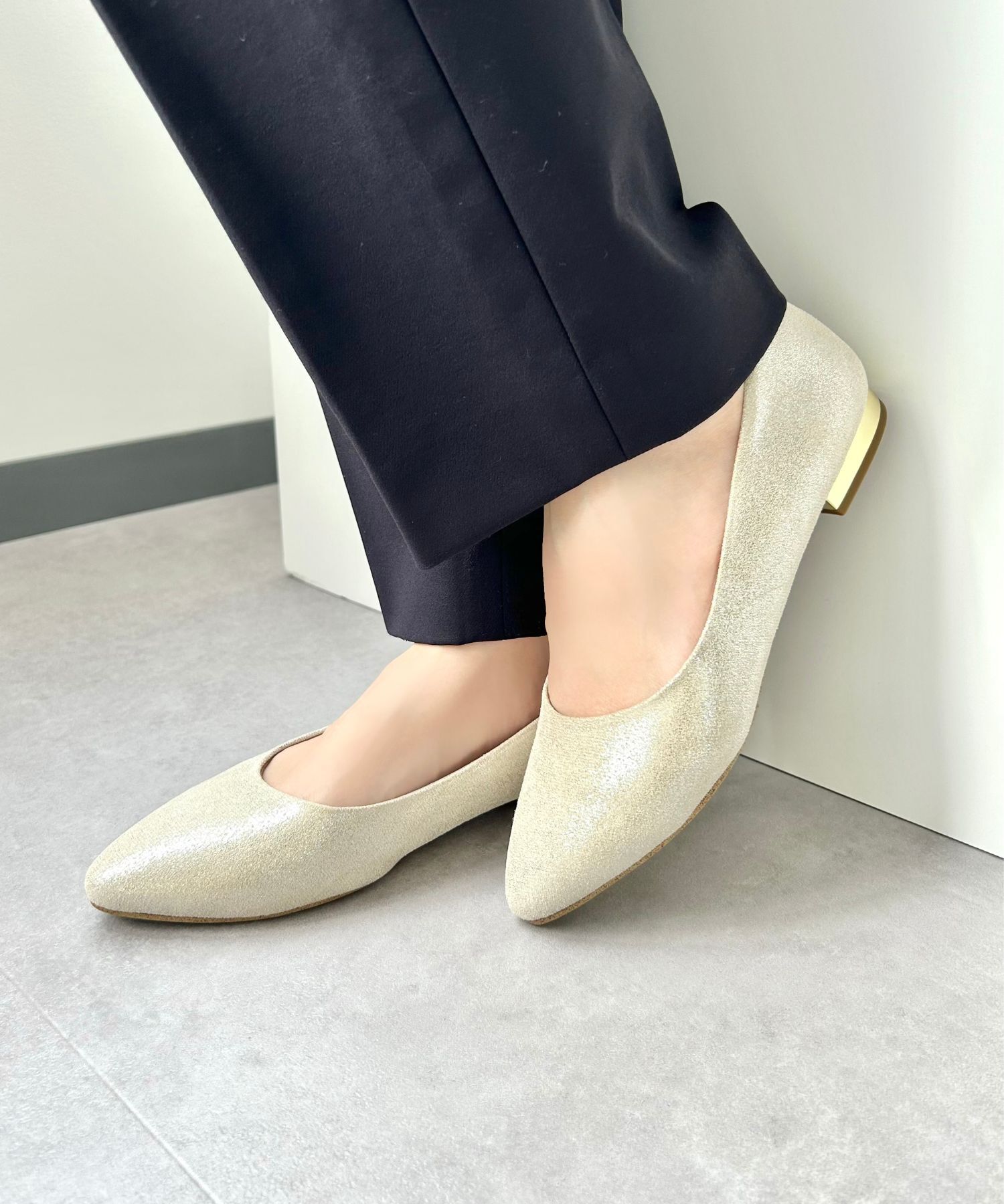 ORiental TRaffic「【WEB限定 / 累計16万足突破】ポインテッドトゥ フラット パンプス /R-4007 通勤靴 厚手クッション」|パンプス|GOLD
