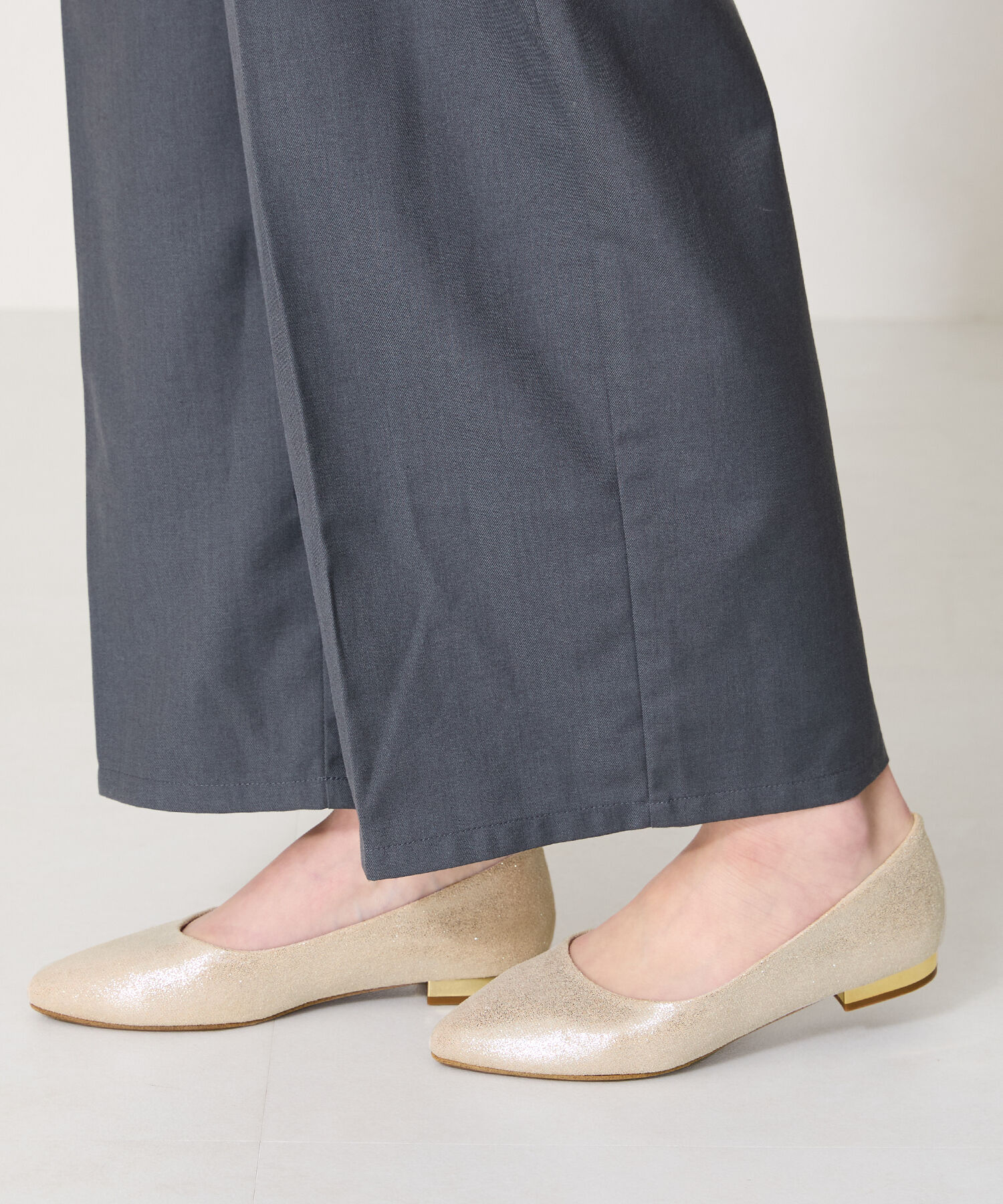 ORiental TRaffic「【WEB限定 / 累計16万足突破】ポインテッドトゥ フラット パンプス /R-4007 通勤靴 厚手クッション」|パンプス|