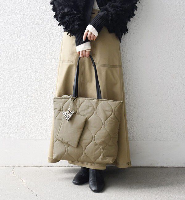 SHIPS any「《一部追加予約》SHIPS any: チャーム付き キルティング スクエア A4 トート バッグ」|トートバッグ|カーキ