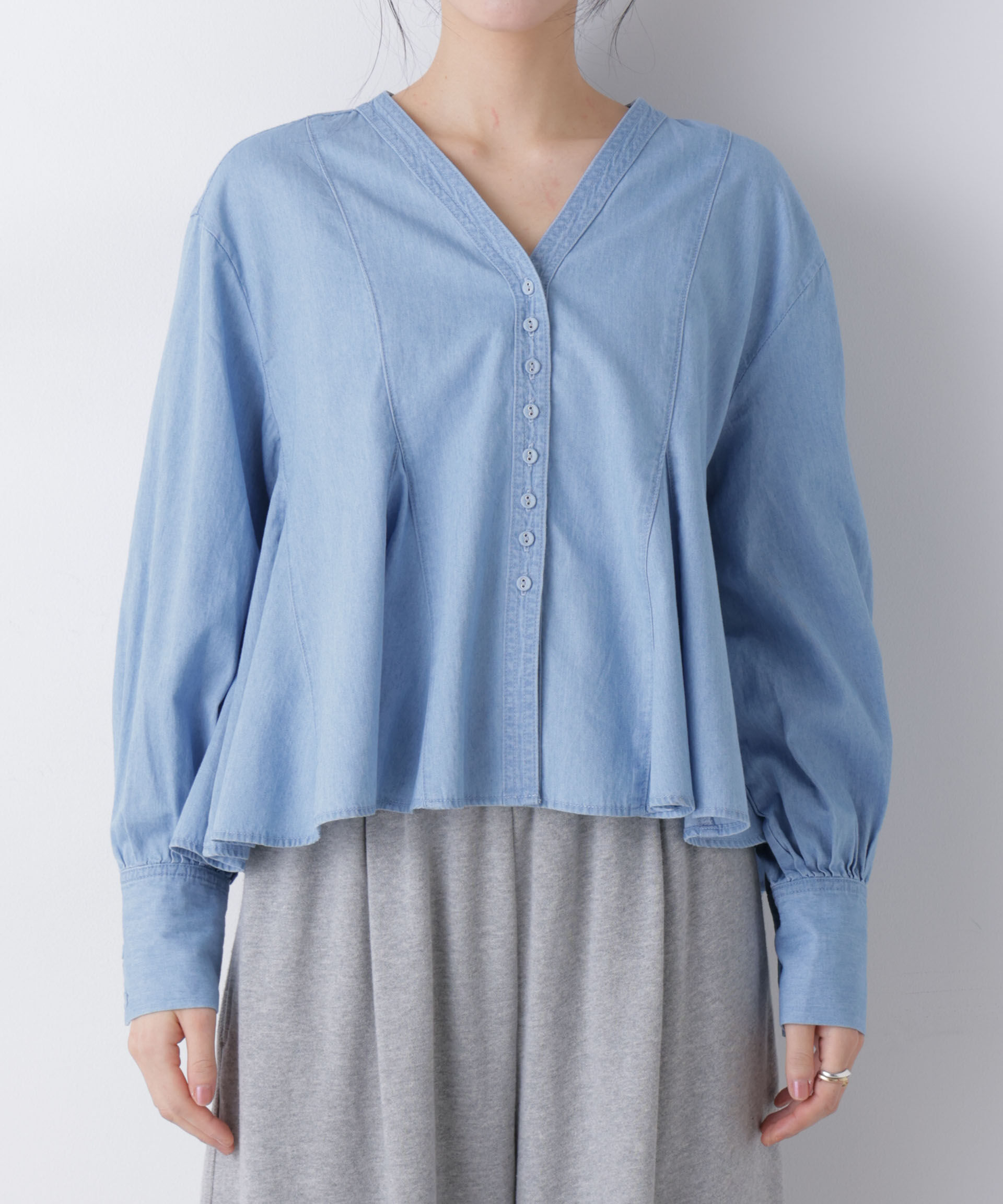 nano･universe「ライトデニムフレアブラウス」|シャツ・ブラウス|