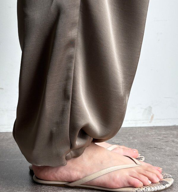  「【WEB限定】サテンパンツ」|チノ|
