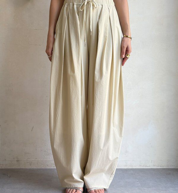  「ナイロンストレッチタックギャザーパンツ」|チノ|