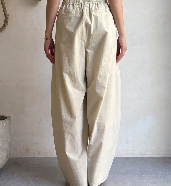  「ナイロンストレッチタックギャザーパンツ」|チノ|