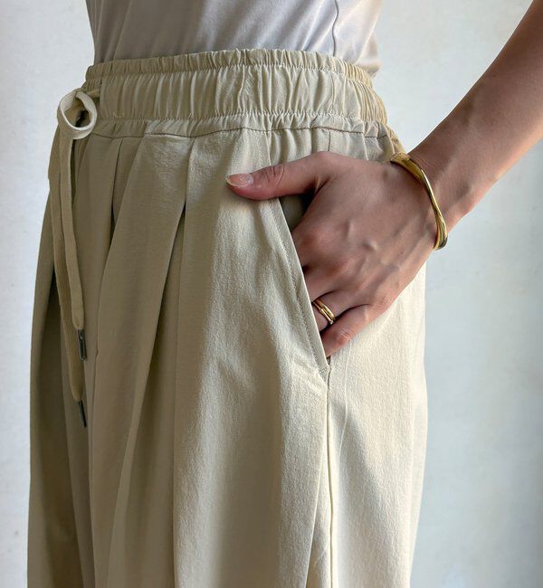  「ナイロンストレッチタックギャザーパンツ」|チノ|