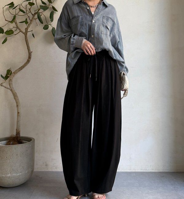  「ナイロンストレッチタックギャザーパンツ」|チノ|