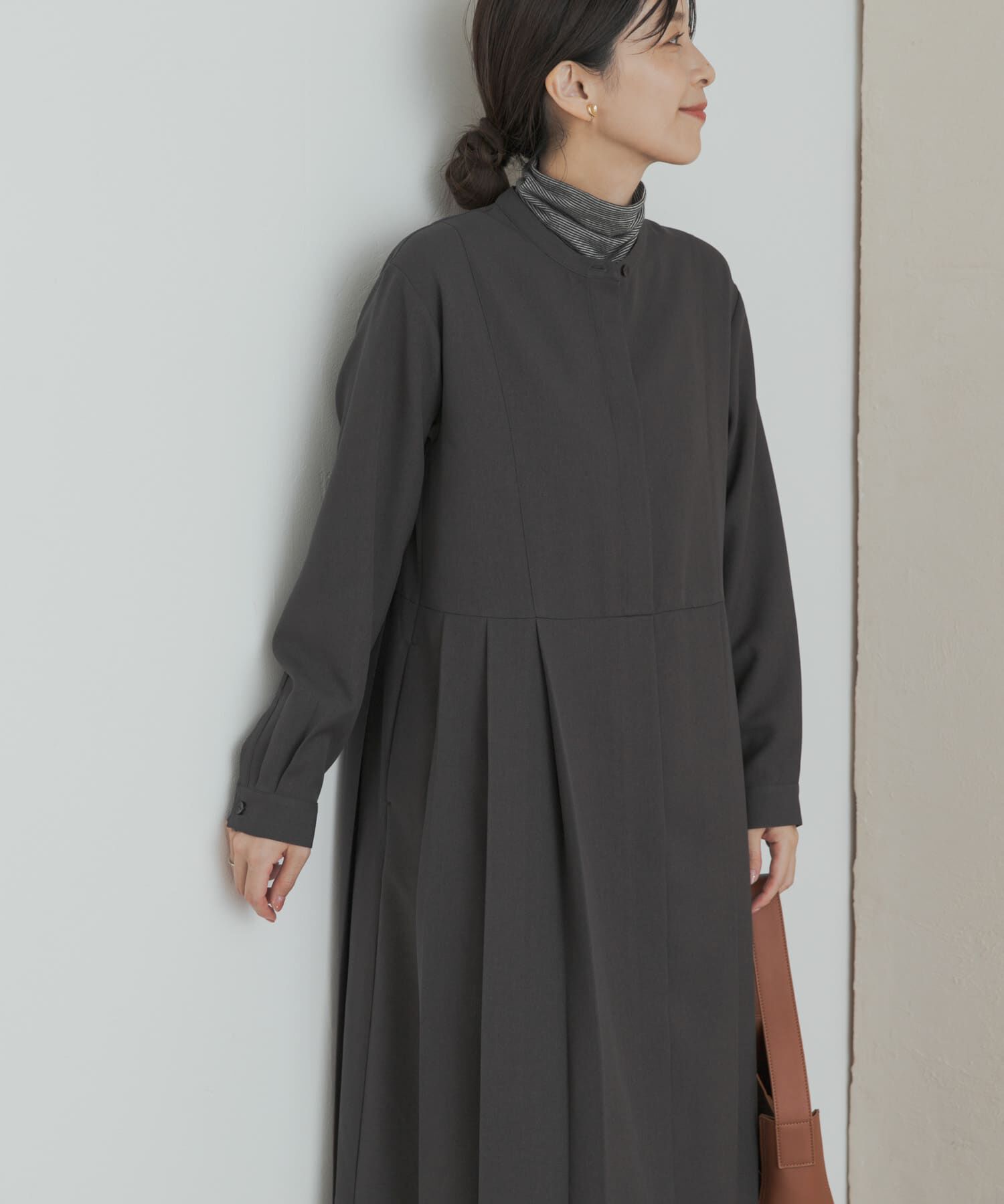 URBAN RESEARCH DOORS「『一部WEB限定カラー』『UR TECH SMOOTHLUXE』サイドプリーツ切替ワンピース」|ワンピース|