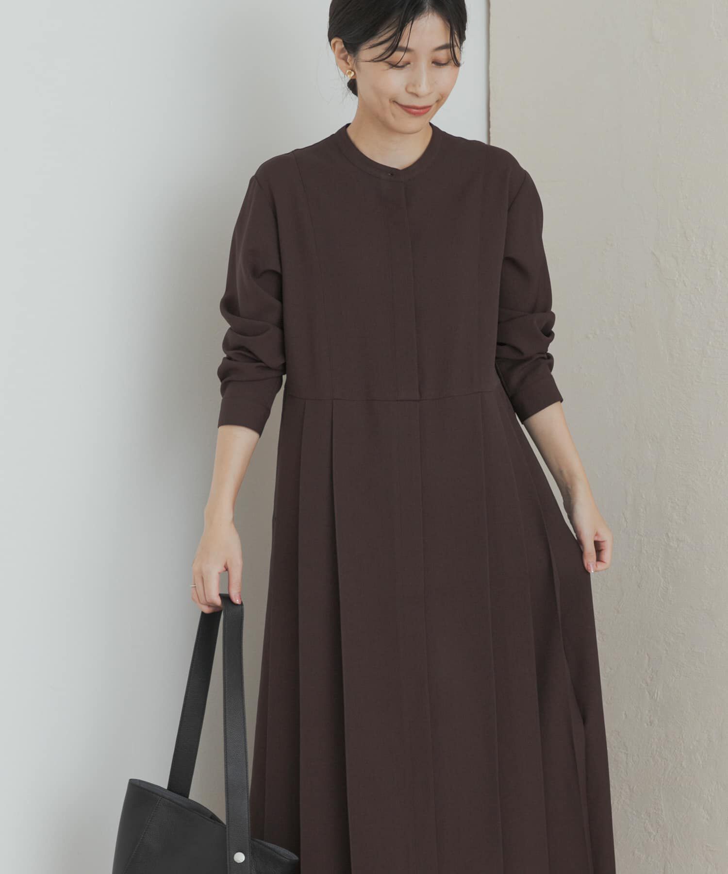 URBAN RESEARCH DOORS「『一部WEB限定カラー』『UR TECH SMOOTHLUXE』サイドプリーツ切替ワンピース」|ワンピース|ブラウン