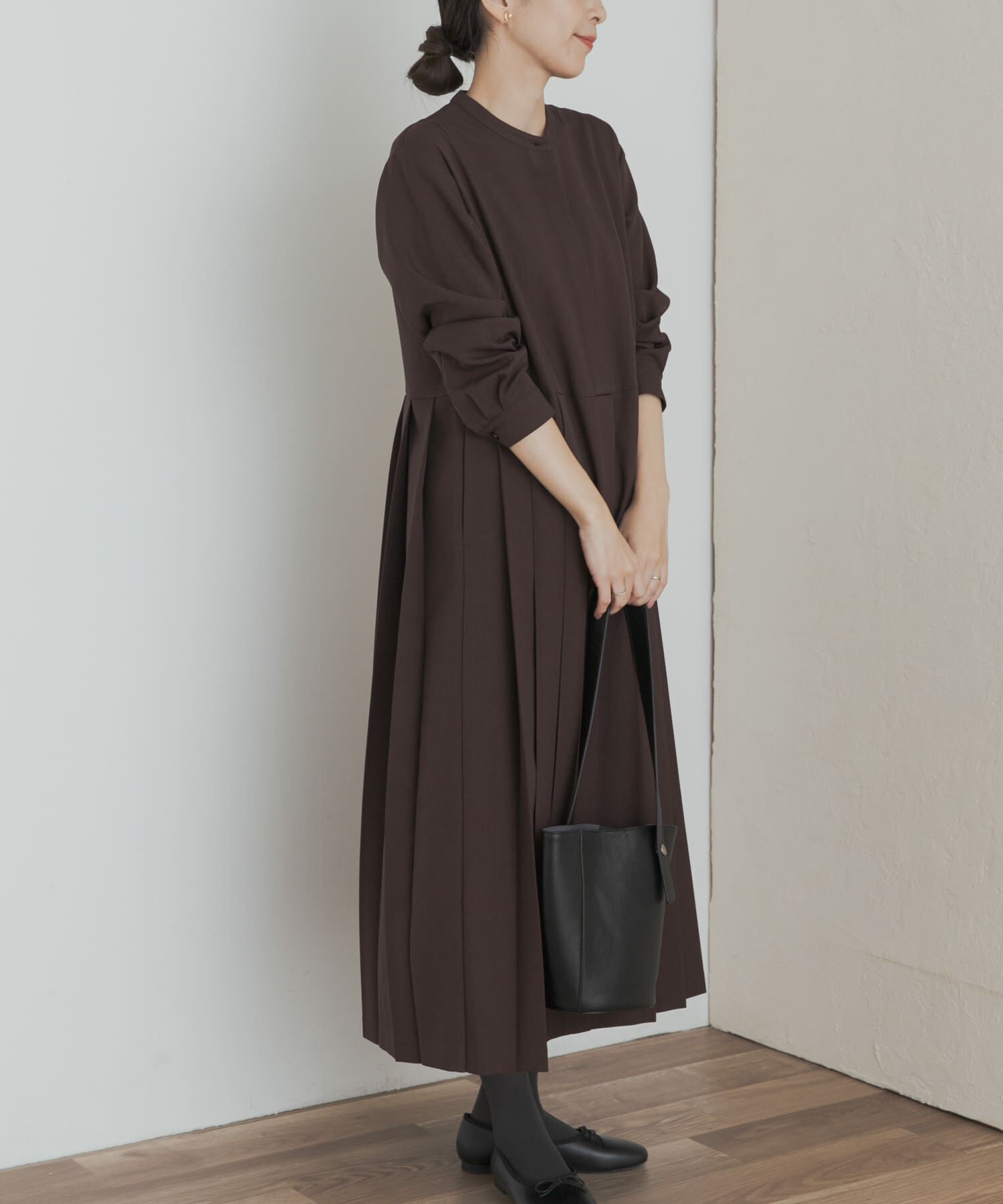 URBAN RESEARCH DOORS「『一部WEB限定カラー』『UR TECH SMOOTHLUXE』サイドプリーツ切替ワンピース」|ワンピース|