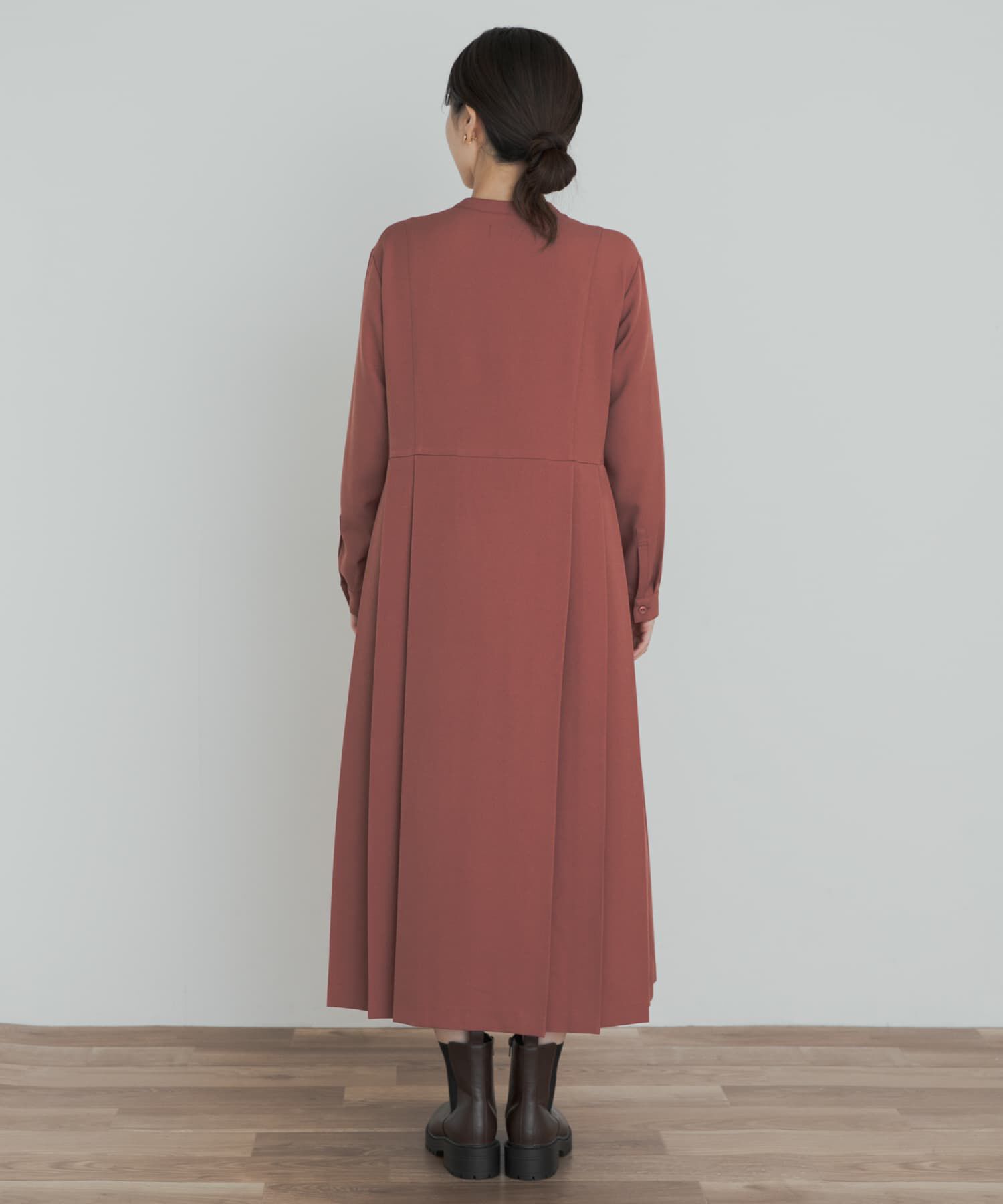 URBAN RESEARCH DOORS「『一部WEB限定カラー』『UR TECH SMOOTHLUXE』サイドプリーツ切替ワンピース」|ワンピース|