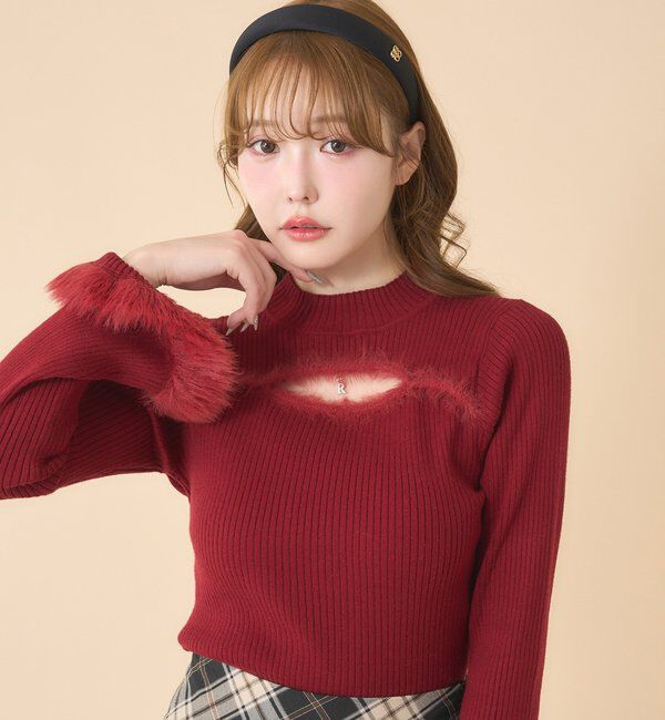  「デコルテカットデザインチャーム付きニット」|ニット・セーター|