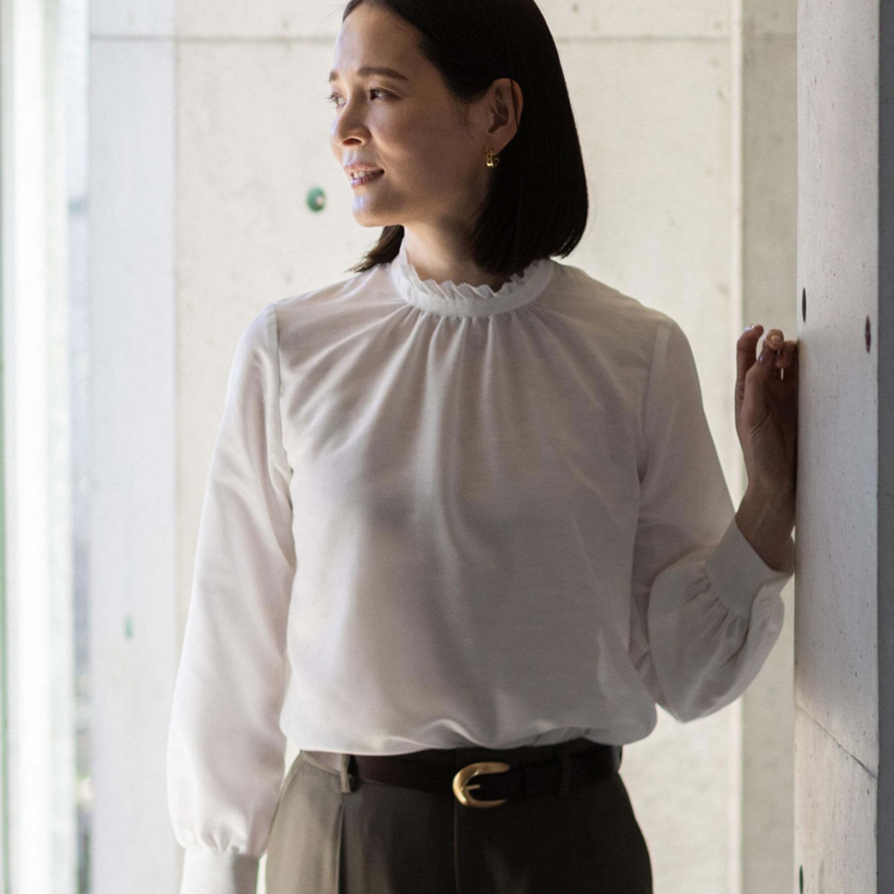 Reflect「フリルネックサテンジャカードブラウス」|シャツ・ブラウス|