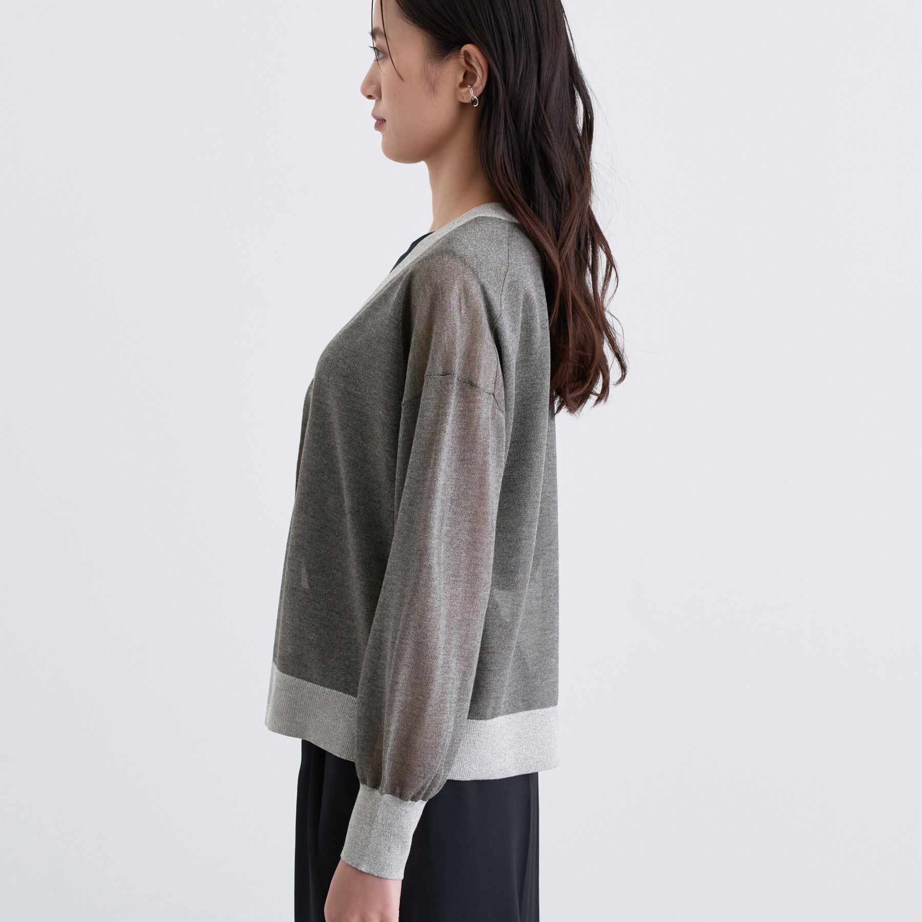 INDIVI「【程よいシアー素材/洗える】バイカラーラメカーディガン」|カーディガン|