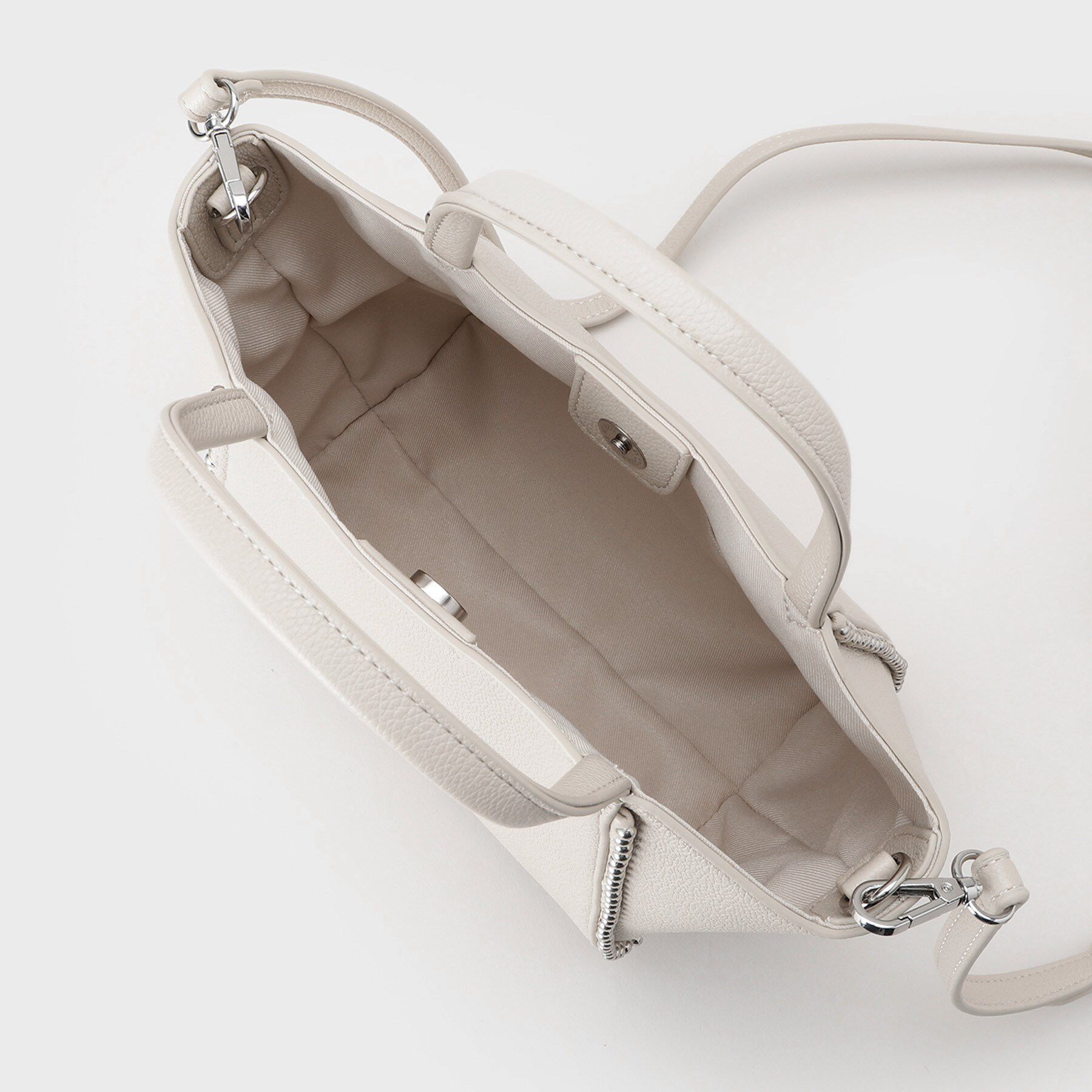 INDIVI「【ミドルサイズ／合皮／ショルダー付】スタッズ風メタルバッグ」|ショルダー・メッセンジャー|