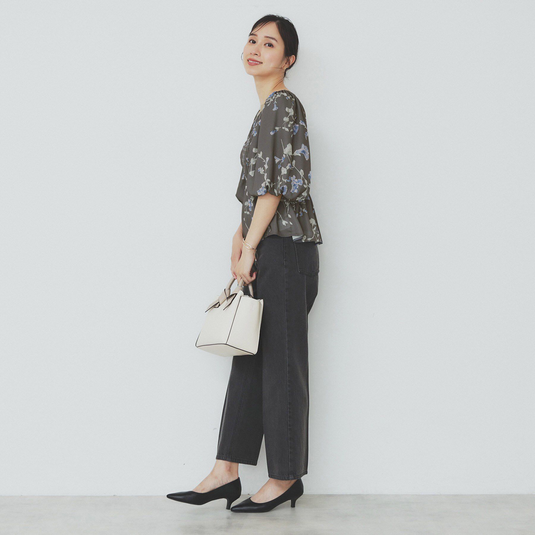 index「フラワーシャーリングペプラムブラウス【洗濯機洗い可】」|シャツ・ブラウス|