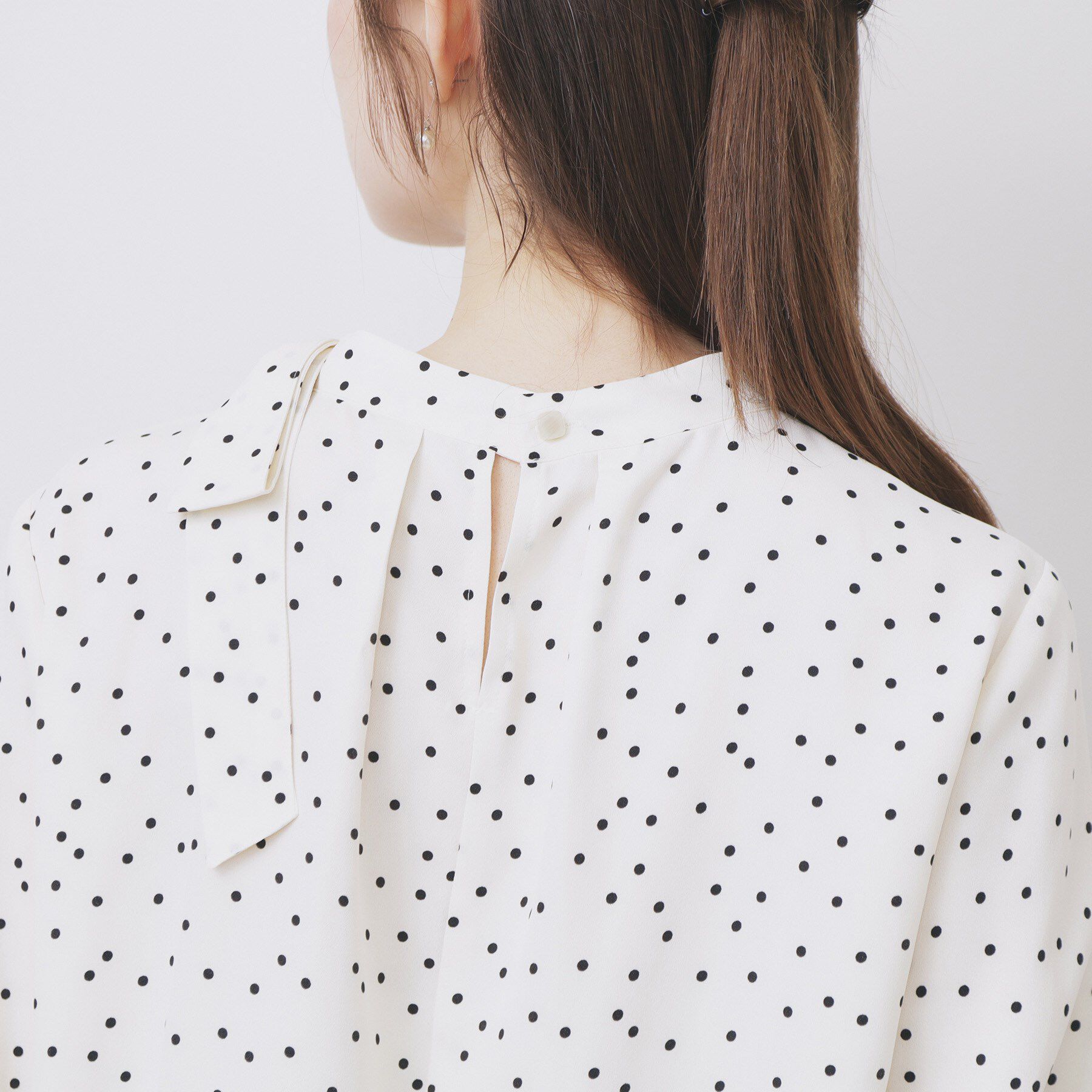 index「ロールカラーアシメフリルリボンブラウス【洗濯機洗い可/イージーアイロン】」|シャツ・ブラウス|