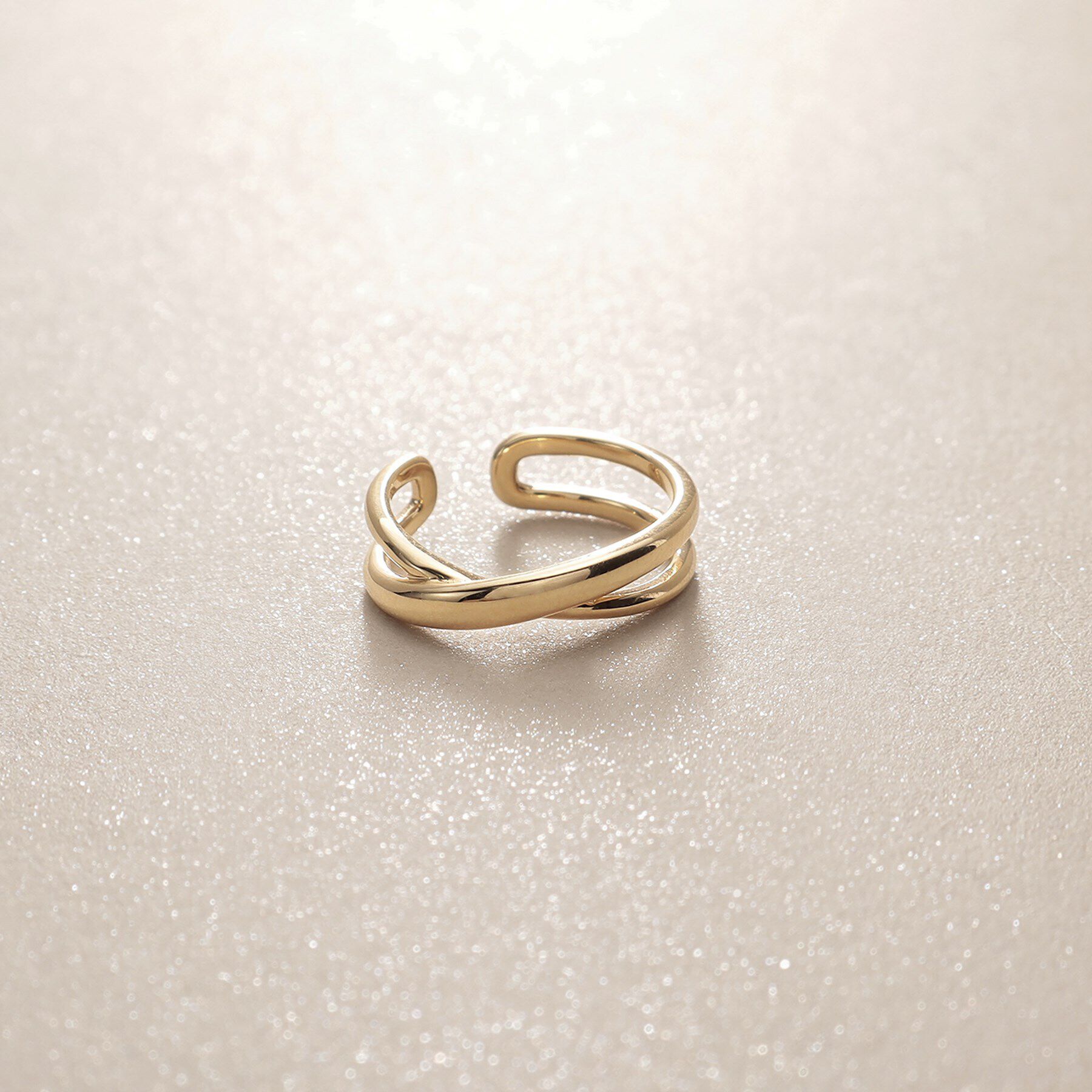 COCOSHNIK「K10月甲クロス イヤーカフ」|イヤリング|