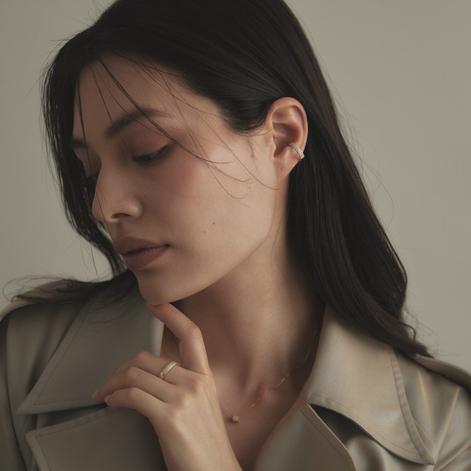 COCOSHNIK「K10【サステナブル】モアサナイト イヤーカフ」|イヤリング|